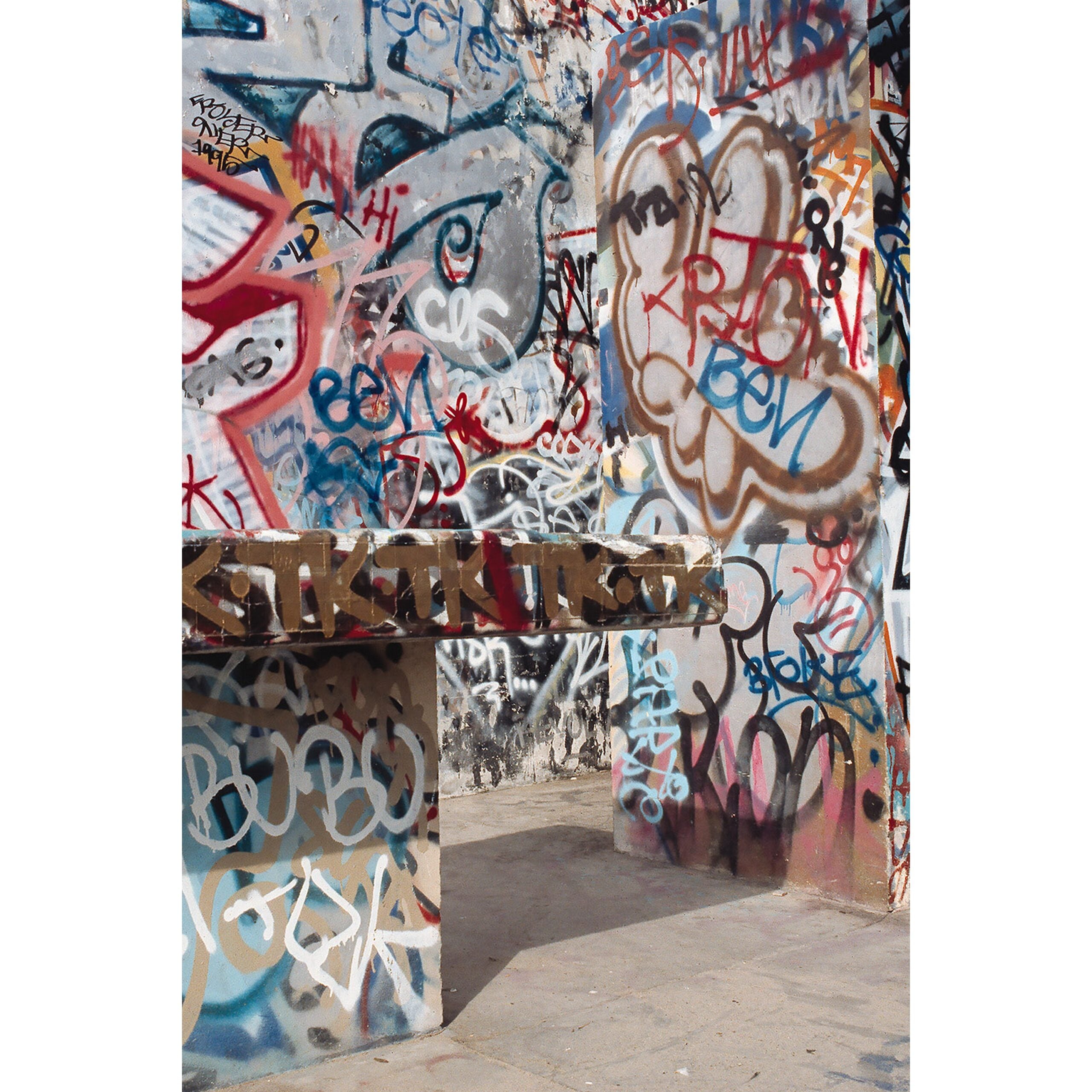 Savage 5 x 7-Foot Matte Glare-Free Printed Vinyl Background, Urban Graffiti Alley
