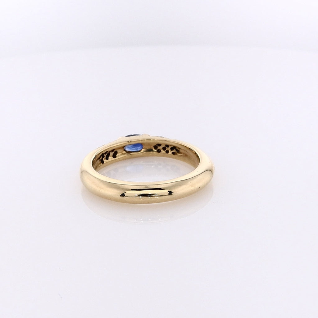 Exquisite 18K Yellow Gold Ring with Sapphire and Diamonds, Size 6.5