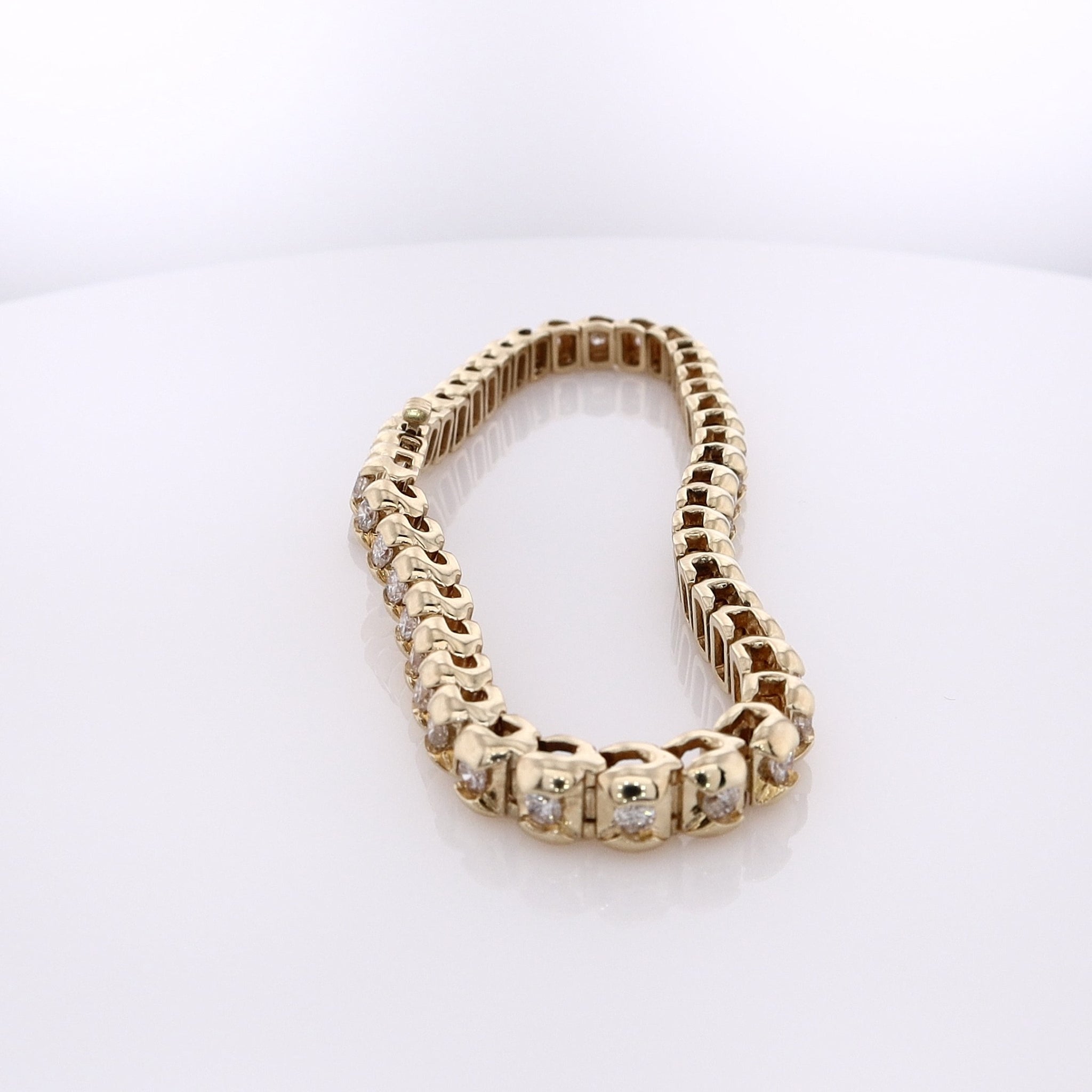 Exquisite Estate 14 Karat Yellow Gold Diamond Tennis-Style Bracelet for Elegant Wear