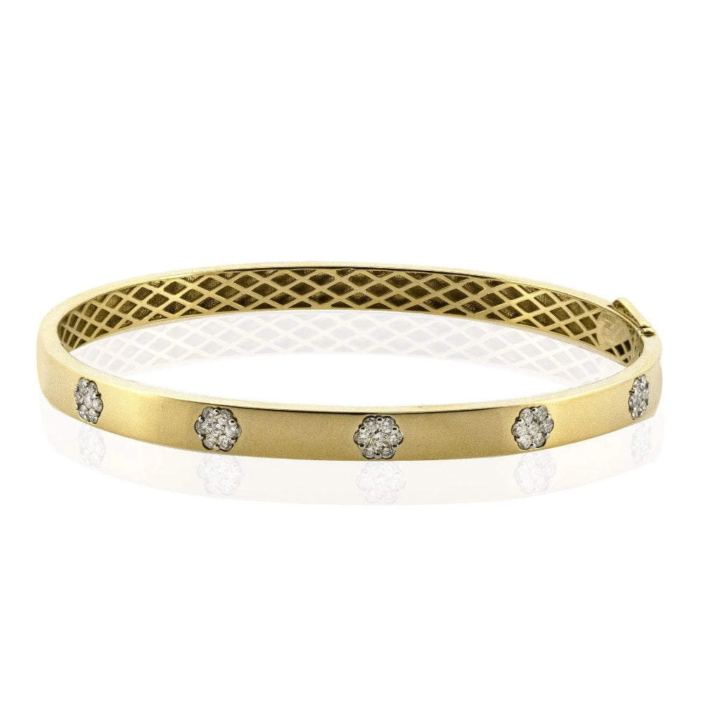 Simon G.'s Stunning 18k Gold Diamond-Embedded Bangle Bracelet for Elegant Fashionistas