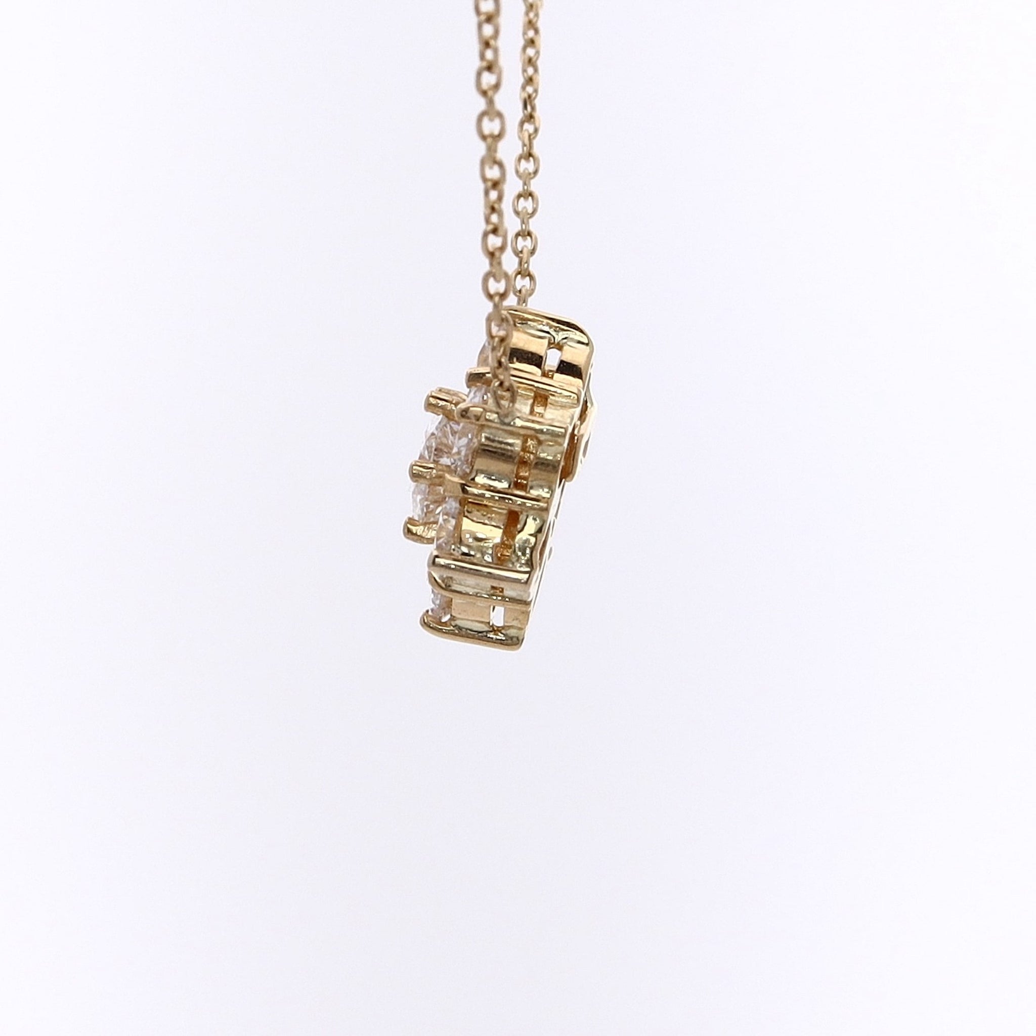 18 Karat Yellow Gold Cluster Diamond Pendant with 18-Inch Cable Chain - A Stunning Estate Necklace