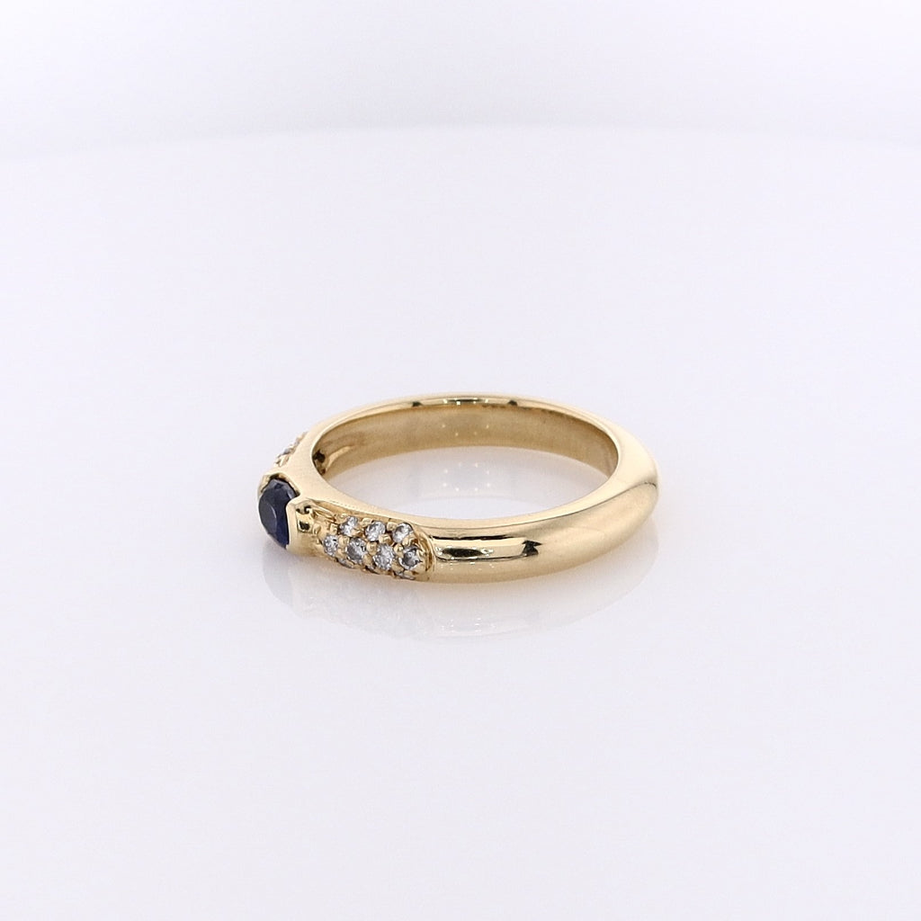 Exquisite 18K Yellow Gold Ring with Sapphire and Diamonds, Size 6.5