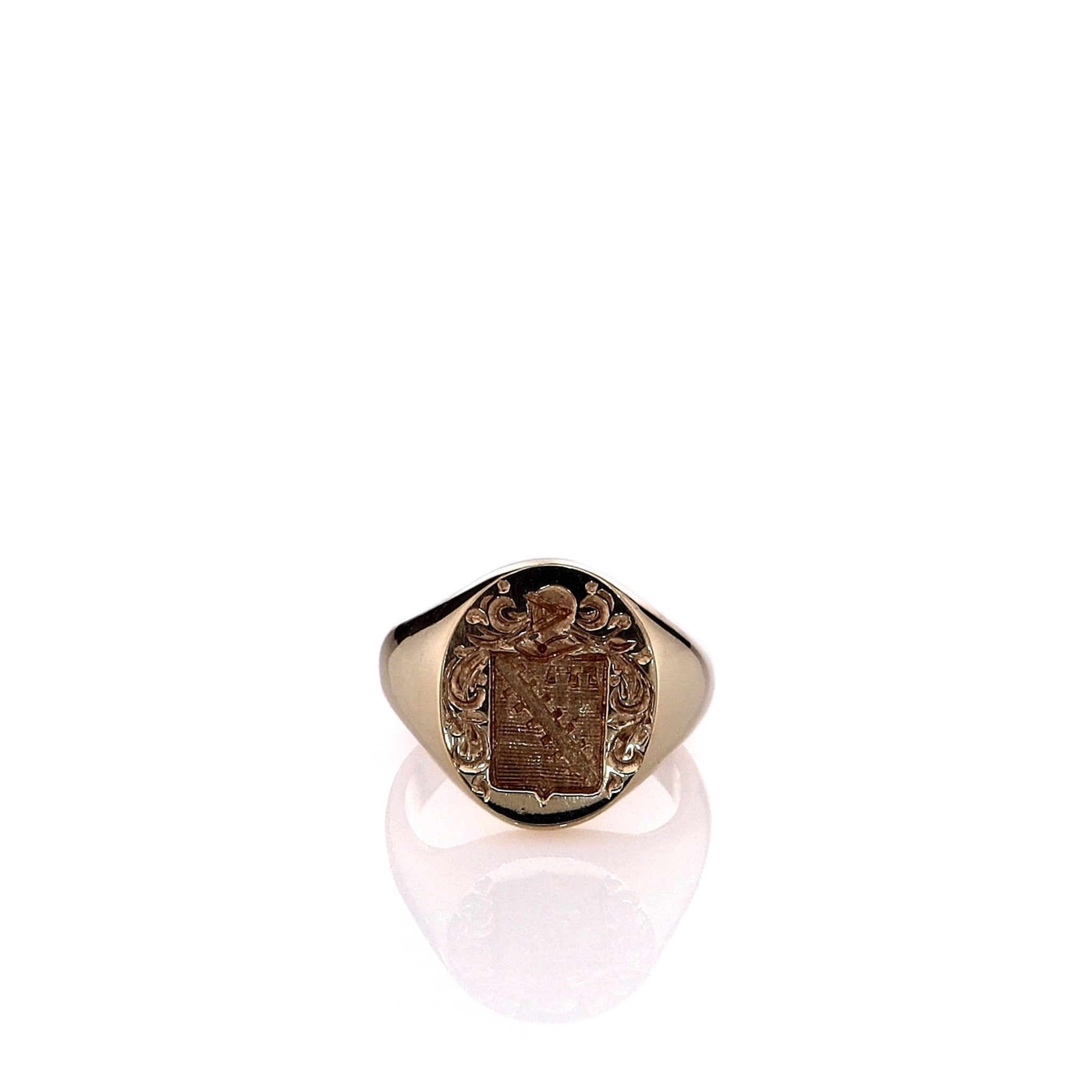 Exquisite 14k Yellow Gold Oval-Shaped Engraved Coat of Arms Signet Ring for Elegant Wear