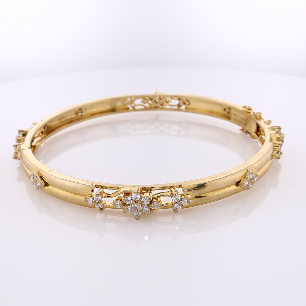 Exquisite 18 Karat Yellow Gold Flower Station Design Diamond Hinged Bangle Bracelet for Women's Jewelry Collection