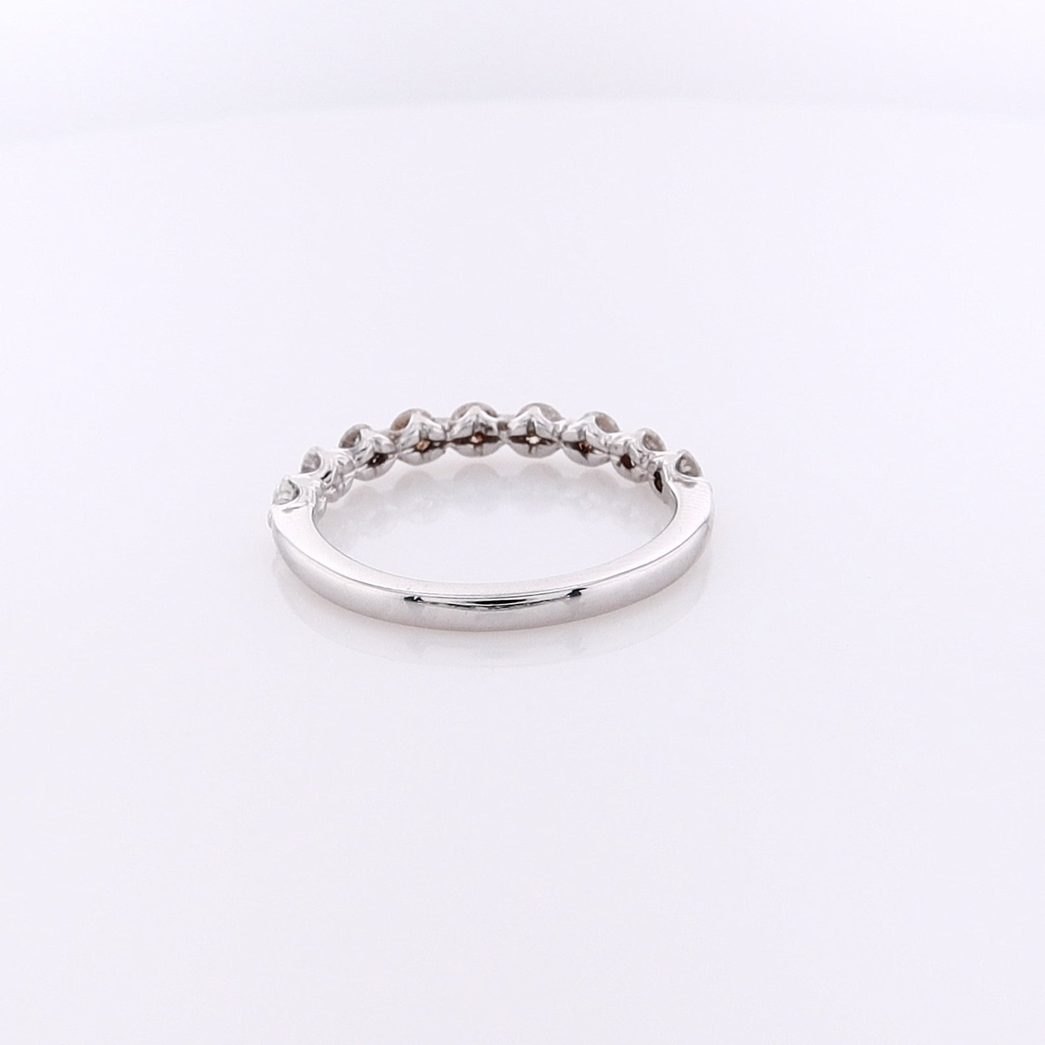 Exquisite 14K White Gold Shared Prong Diamond Wedding Ring Size 7.5