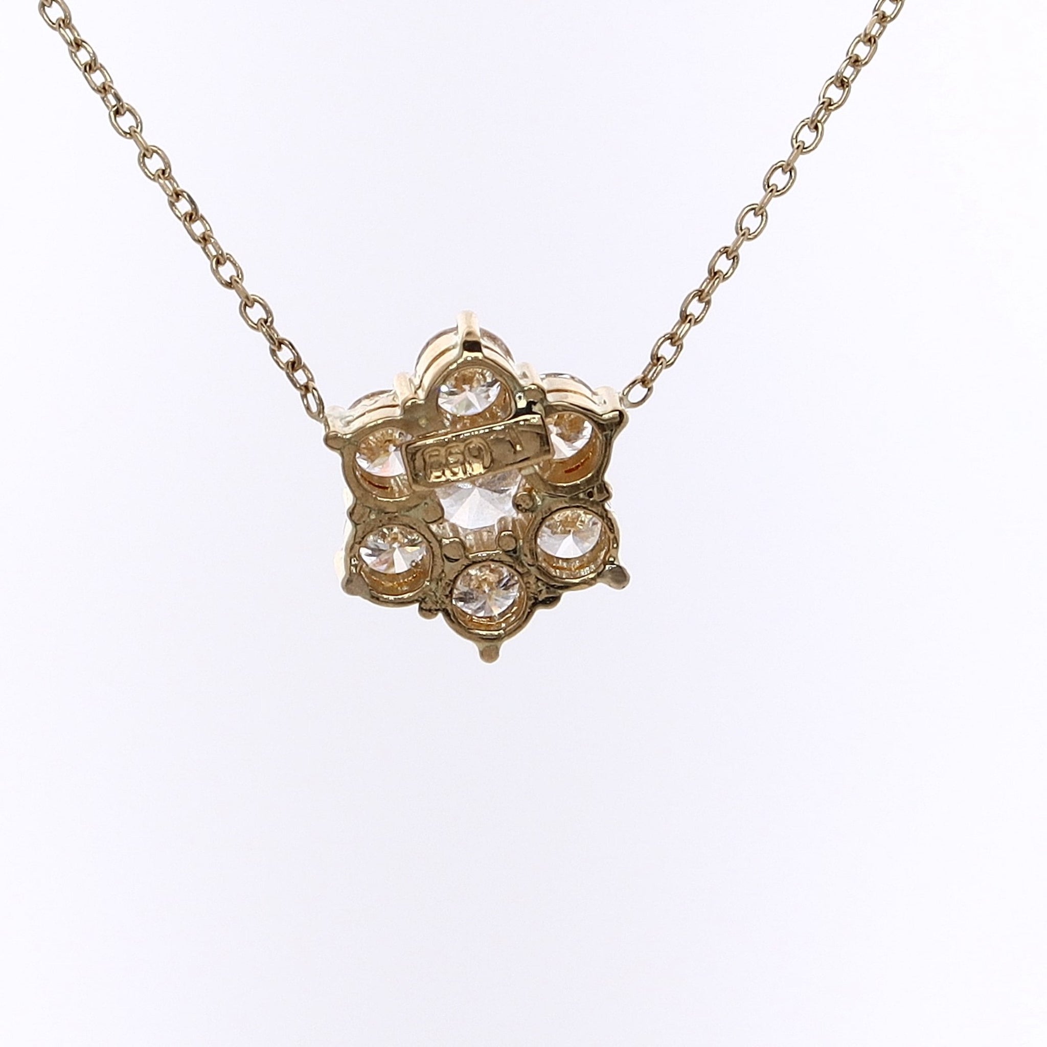 18 Karat Yellow Gold Cluster Diamond Pendant with 18-Inch Cable Chain - A Stunning Estate Necklace