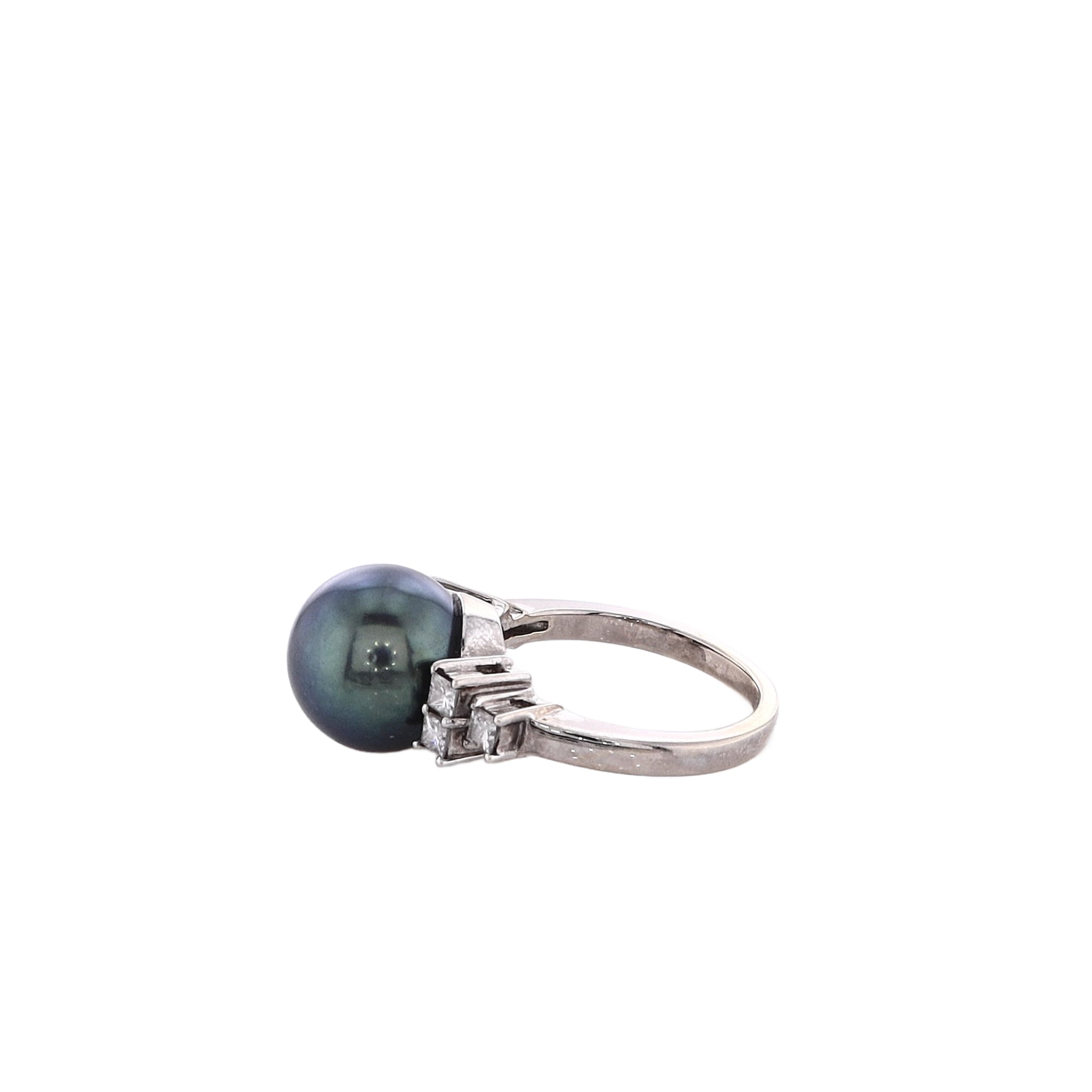 Exquisite 14k White Gold Ring with 10.7mm Black Tahitian Pearl and 0.24ct Diamonds