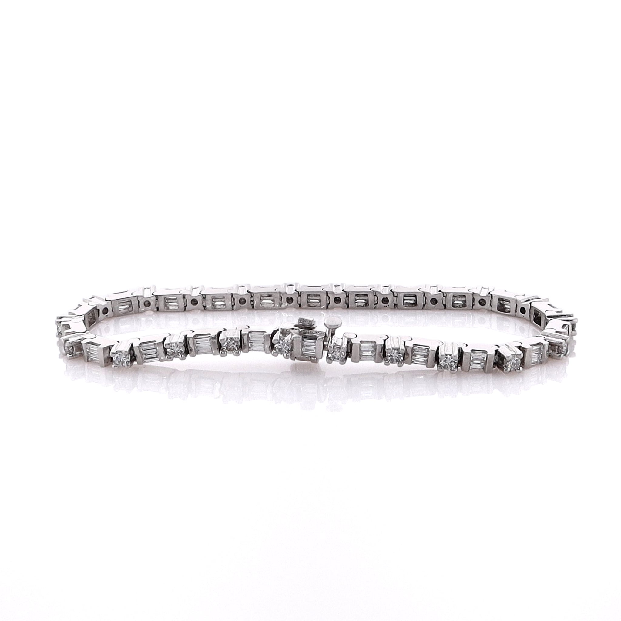 Exquisite Estate Platinum Bracelet with Stunning Diamonds
