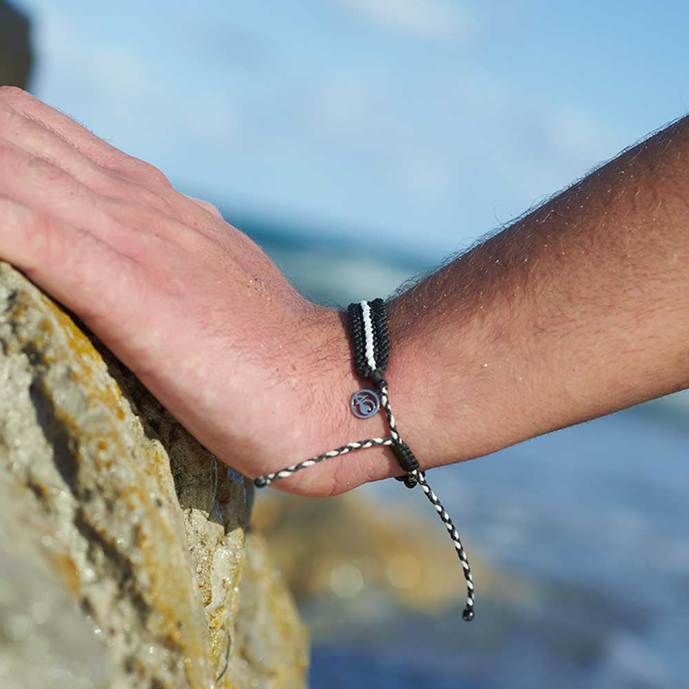 4Ocean Black and Glow-in-the-Dark Deep Sea Beaded Bracelet for Both Men and Women