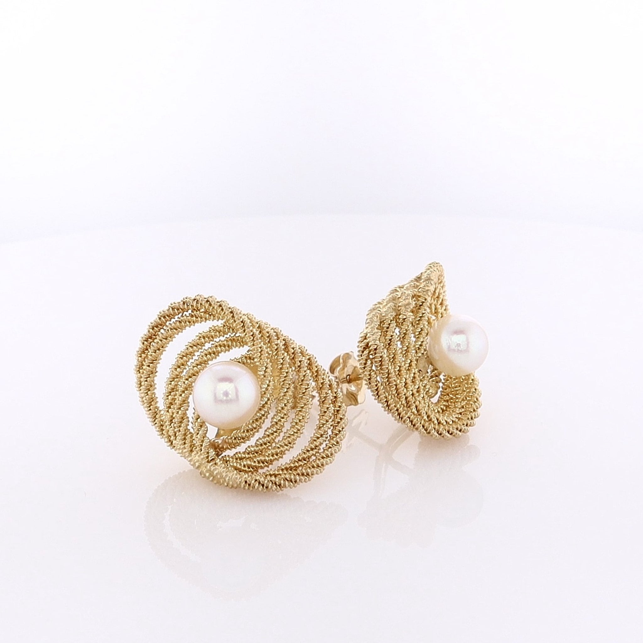 Estate Unoaerre 14 Karat Yellow Gold Pearl Stud Earrings for Elegant Women