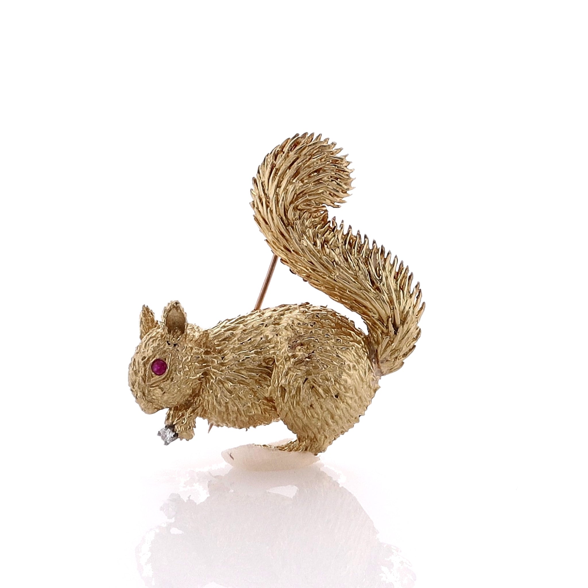 Exquisite Estate 18 Karat Yellow Gold Squirrel-Shaped Brooch Adorned with Round Ruby Eyes and a Diamond Nut for Jewelry Lovers