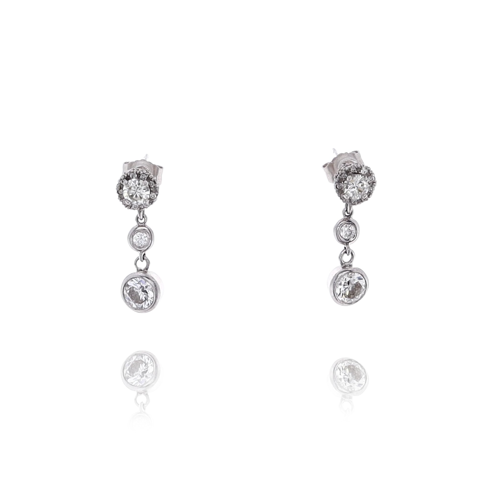 Luxurious Estate 14 and 18 Karat White Gold Diamond Dangle Earrings for Elegant Women