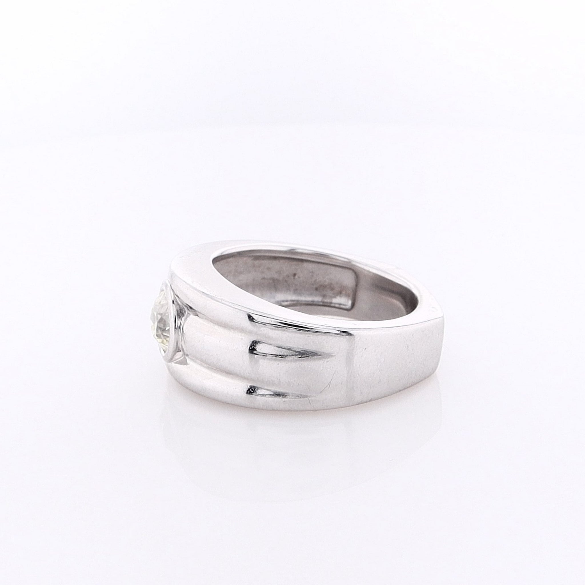 Exquisite 14 Karat White Gold Men's Diamond Ring for Gentlemen