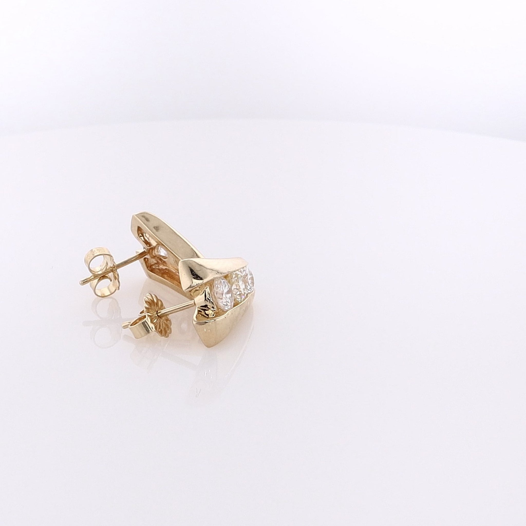 14 Karat Estate Yellow Gold Inverted V Design Diamond Stud Earrings for Women