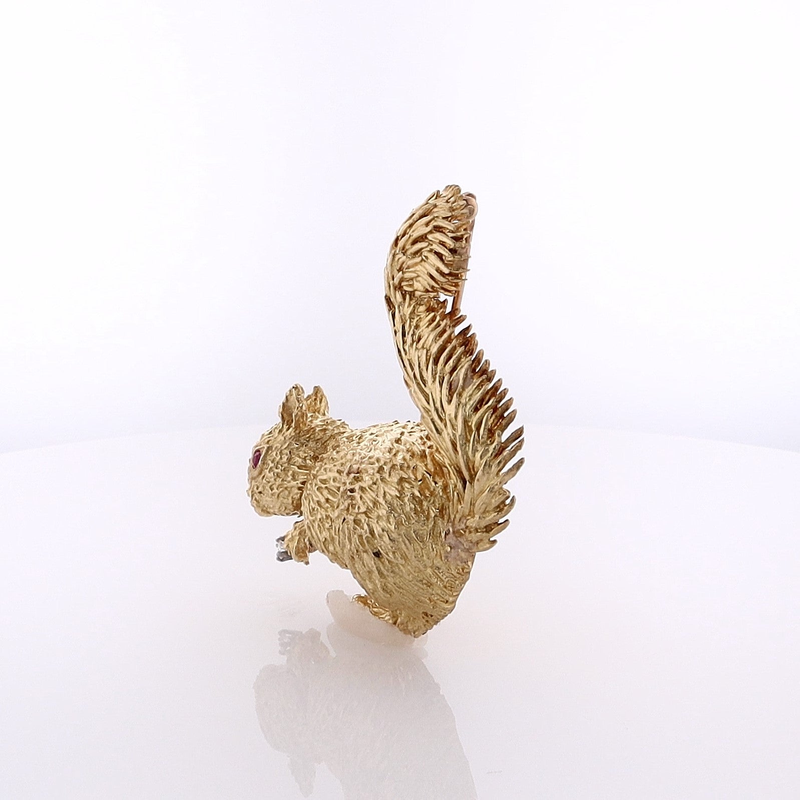 Exquisite Estate 18 Karat Yellow Gold Squirrel-Shaped Brooch Adorned with Round Ruby Eyes and a Diamond Nut for Jewelry Lovers