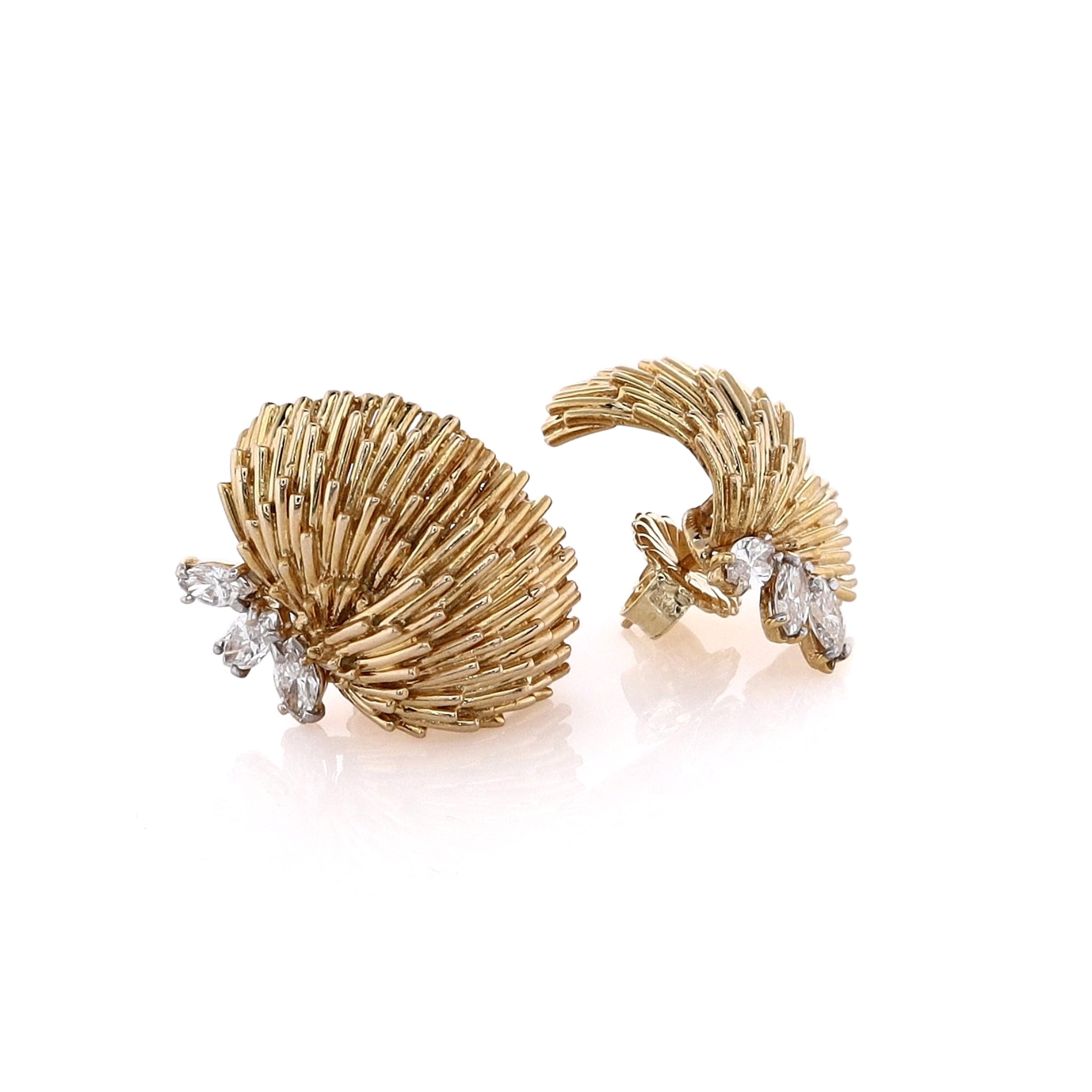 Estate Luxury 18 Karat Yellow Gold Textured Fan-Shaped Design Diamond Stud Earrings