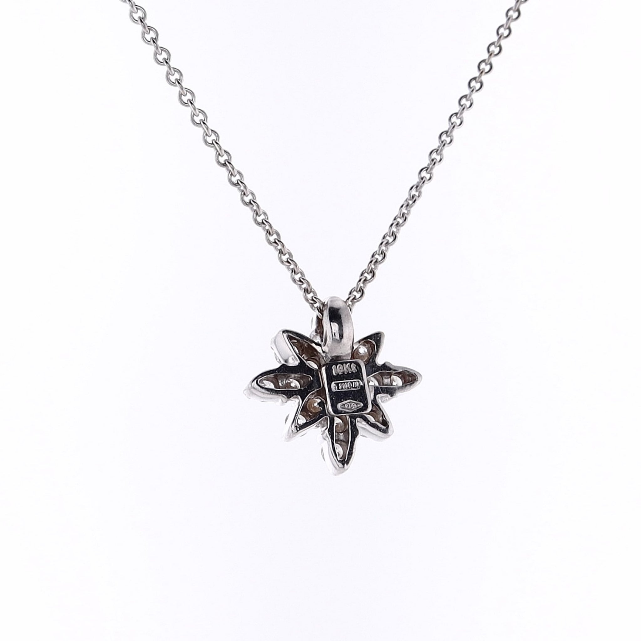 Exquisite Estate 18 Karat White Gold 14mm Sunburst Design Diamond Pendant Necklace for Jewelry Lovers