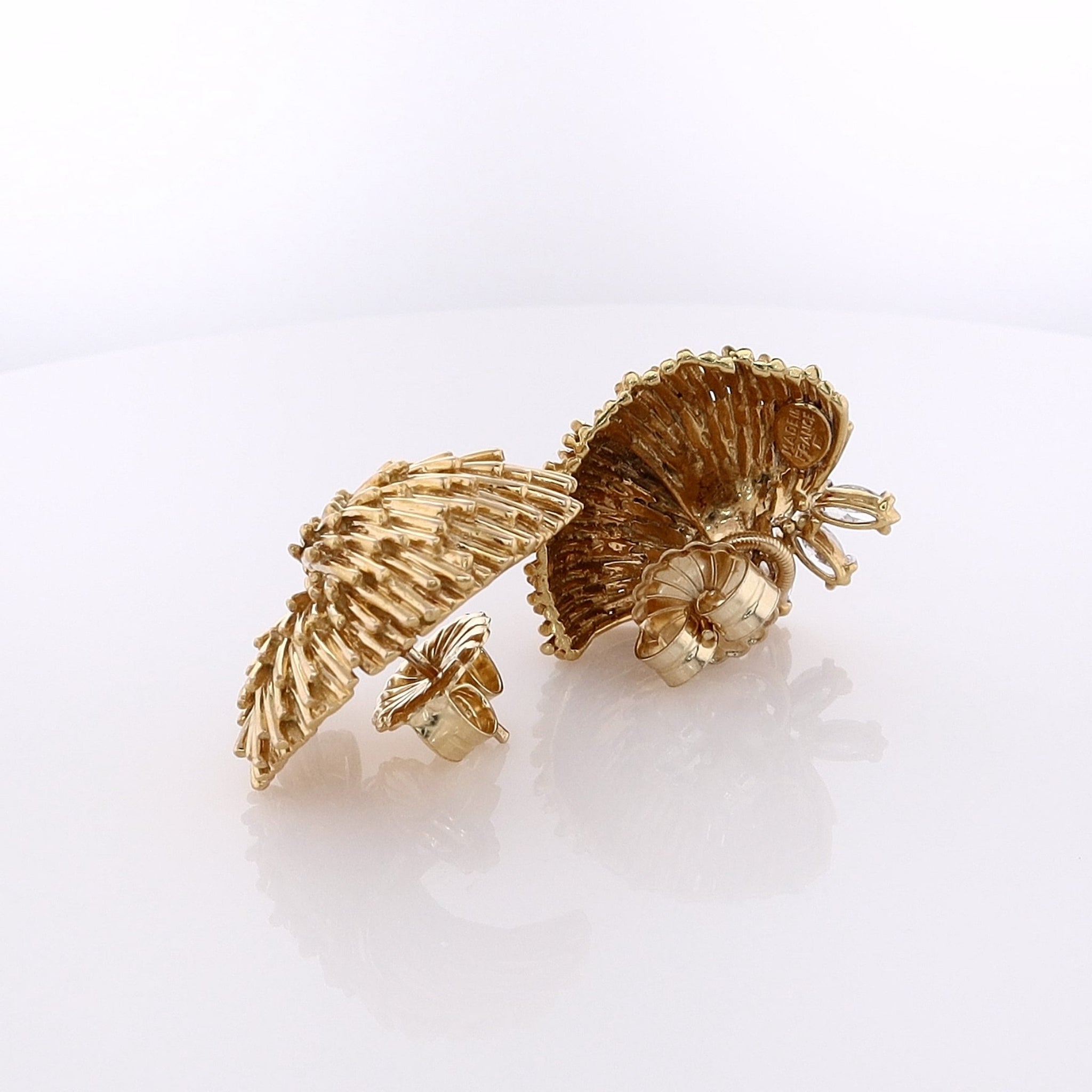 Estate Luxury 18 Karat Yellow Gold Textured Fan-Shaped Design Diamond Stud Earrings
