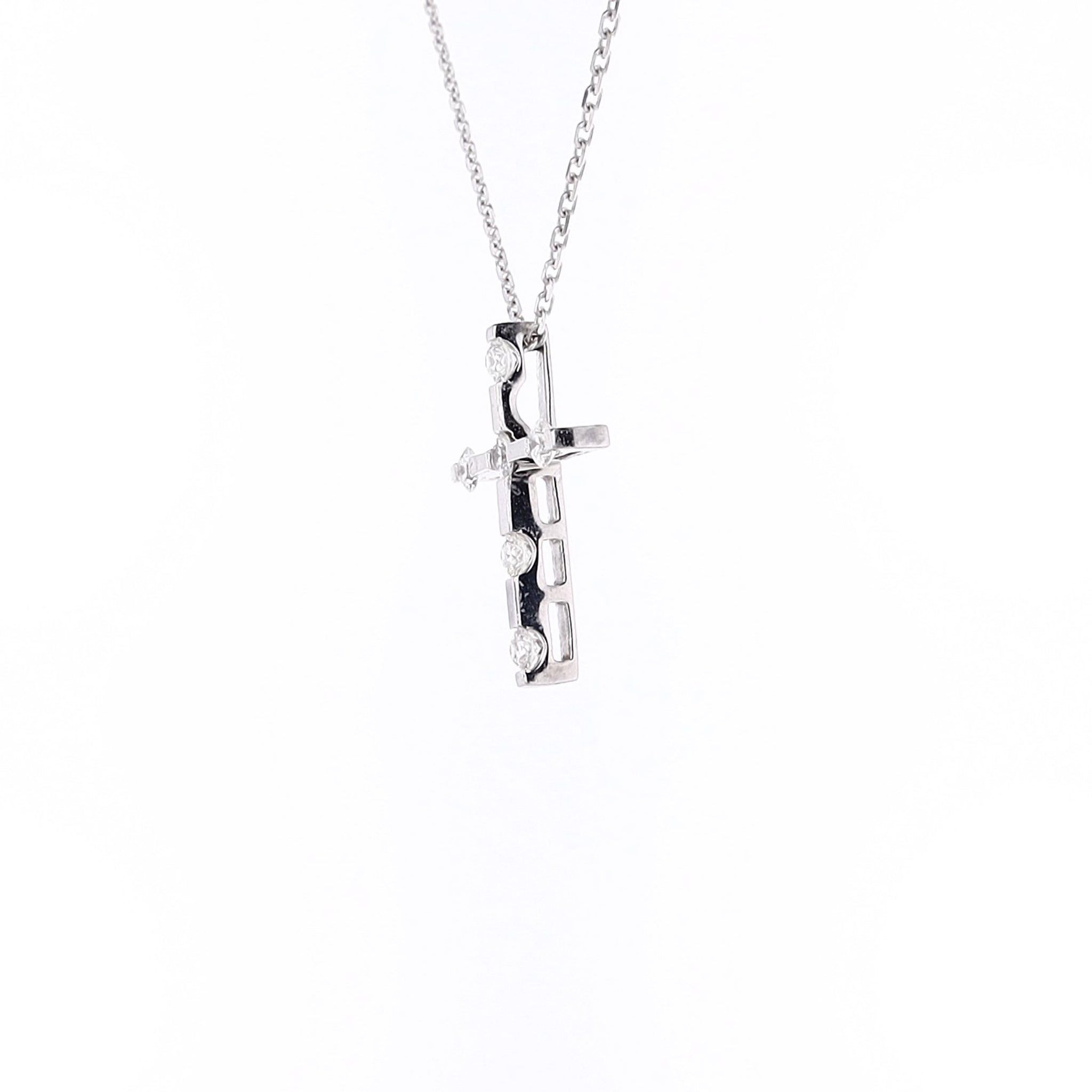 Estate Hearts On Fire Exquisite 18 Karat White Gold Diamond Cross Pendant Necklace for Women's Jewelry