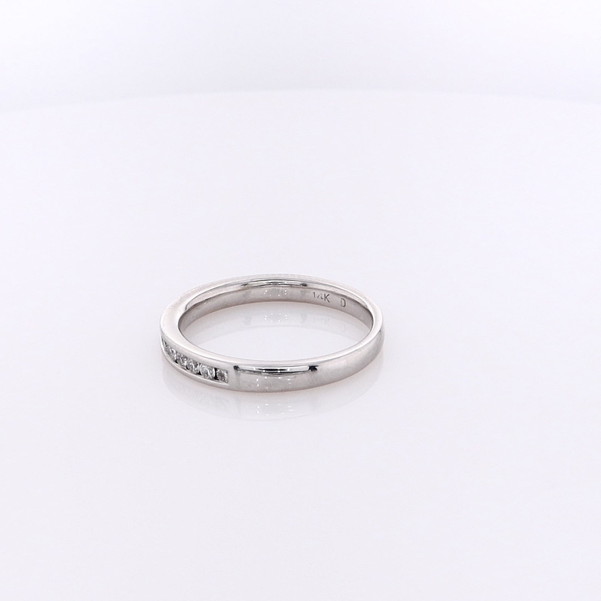 Stunning 14 Karat White Gold Diamond Wedding Band with 17 Round Brilliant Cut Stones