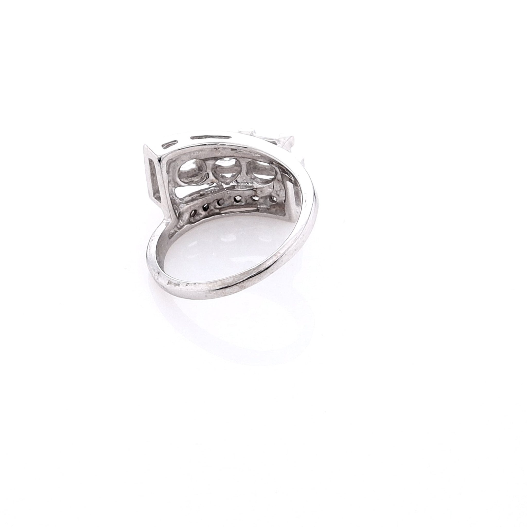 Luxurious Estate 14k White Gold Diagonal Pattern Diamond Engagement Ring