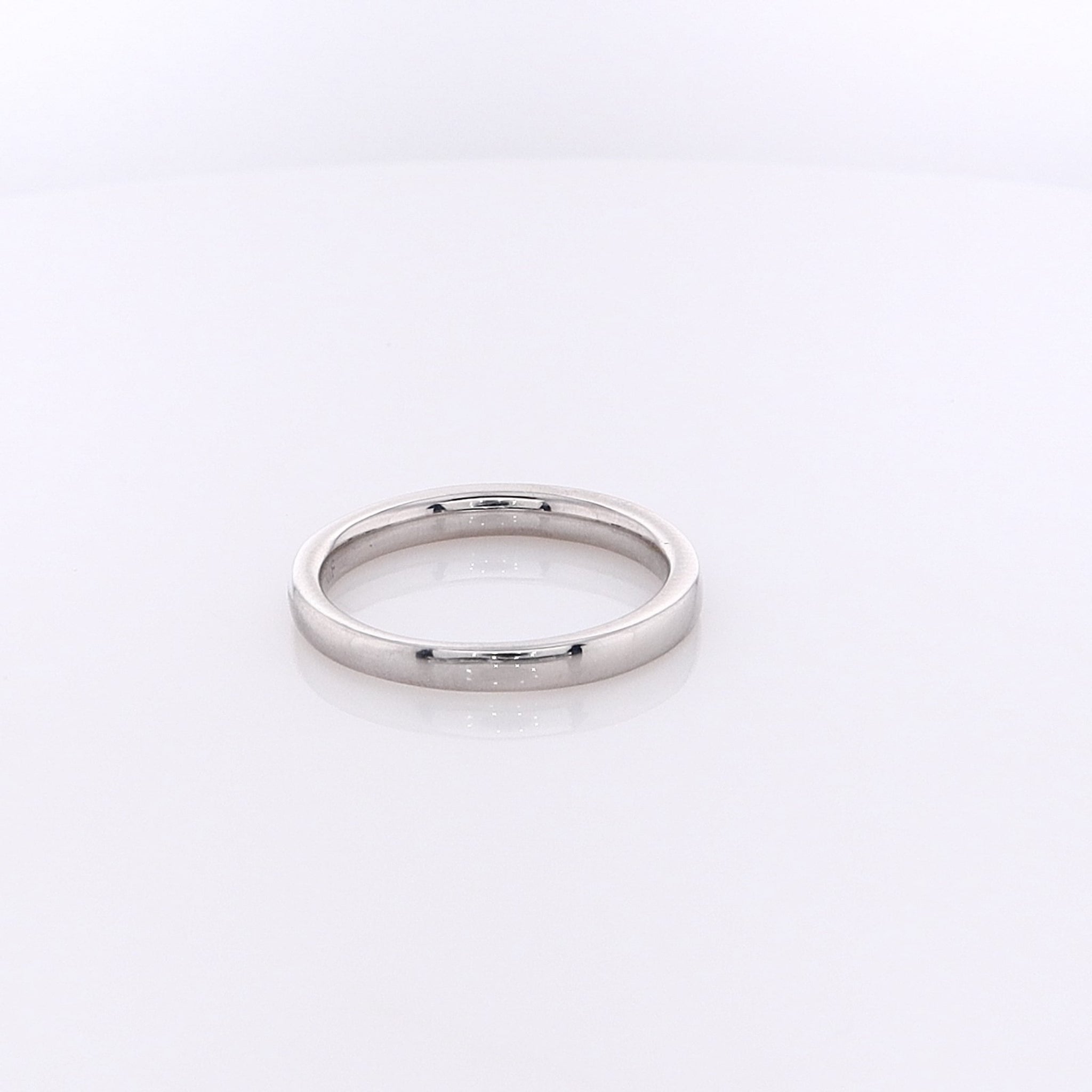 Stunning 14 Karat White Gold Diamond Wedding Band with 17 Round Brilliant Cut Stones