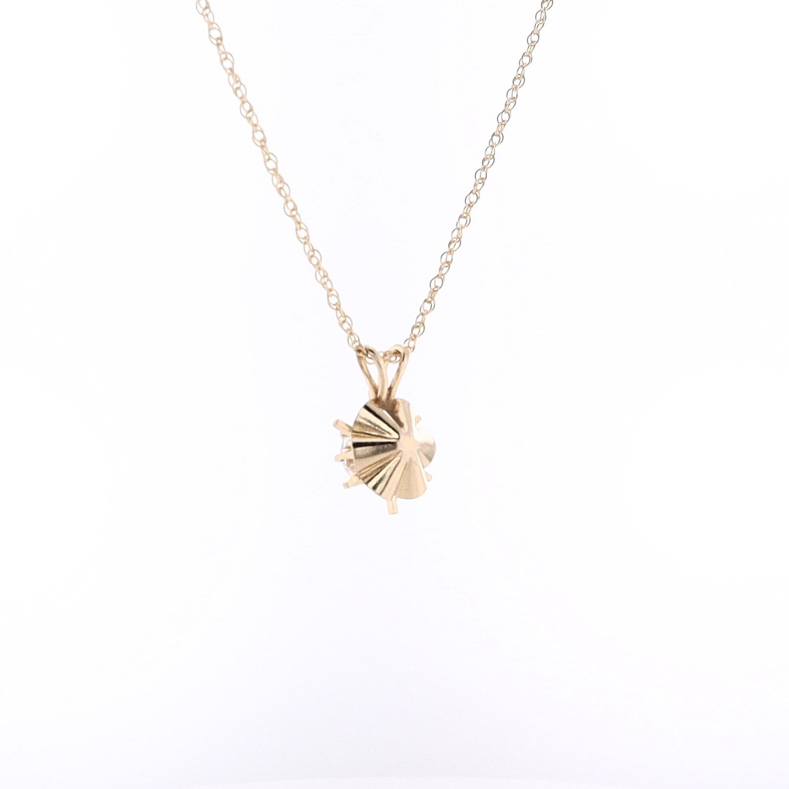 Elegant Estate 14 Karat Yellow Gold Single Diamond Solitaire Pendant Necklace for Women