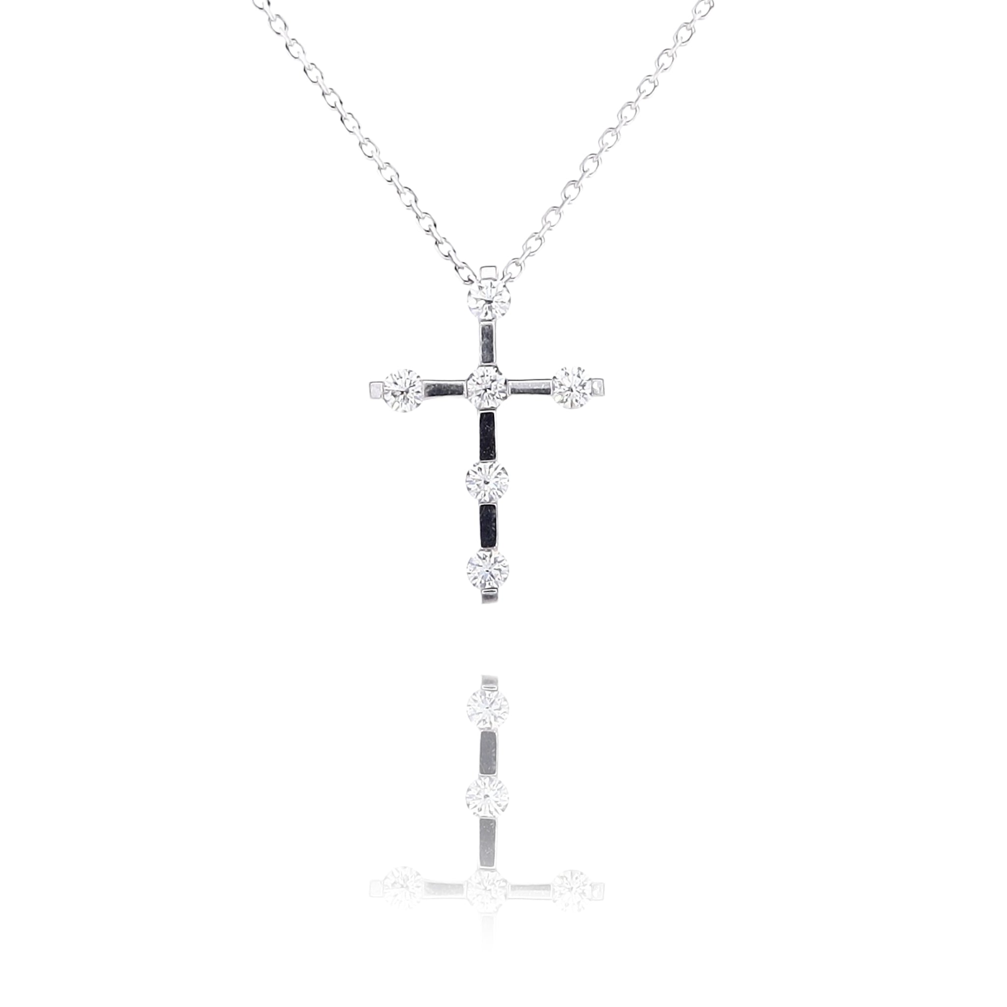 Estate Hearts On Fire Exquisite 18 Karat White Gold Diamond Cross Pendant Necklace for Women's Jewelry