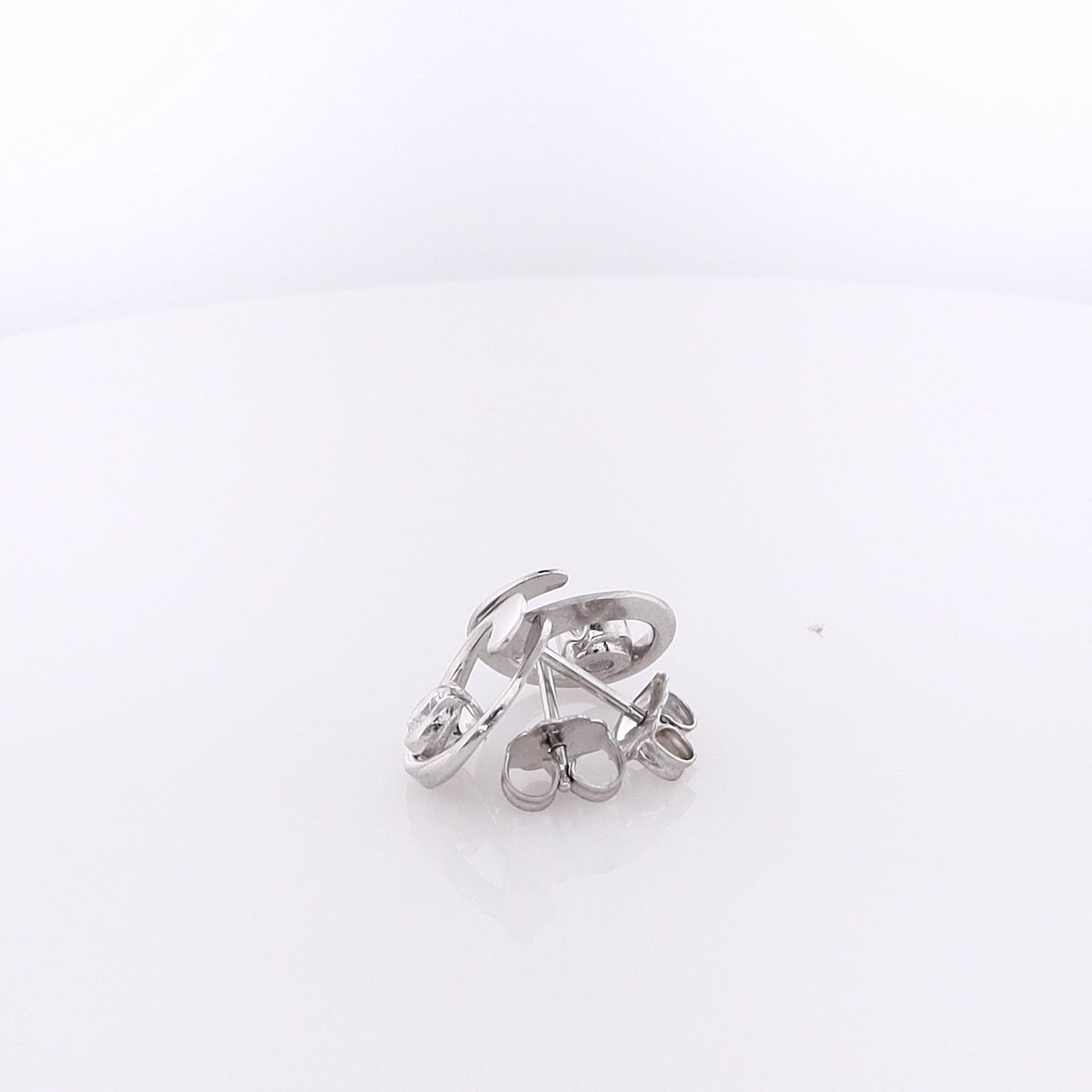 Elegant Estate 14 Karat White Gold Overlapping Circular Diamond Stud Earrings