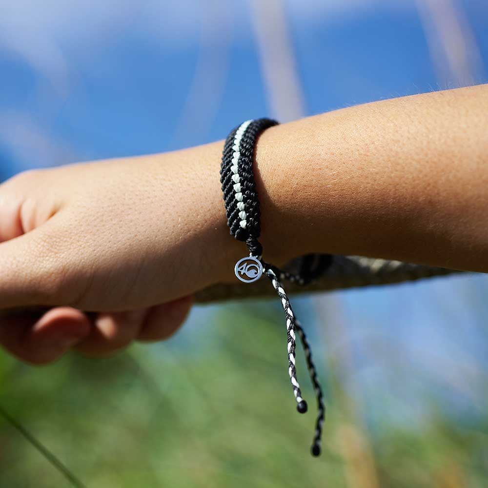 4Ocean Black and Glow-in-the-Dark Deep Sea Beaded Bracelet for Both Men and Women