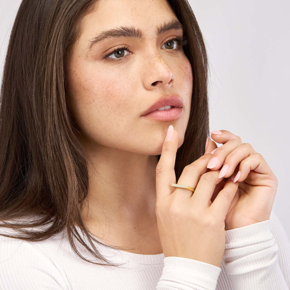 14k Gold Bar Ring Adorned with 1/4tcw Diamonds for a Glamorous Look