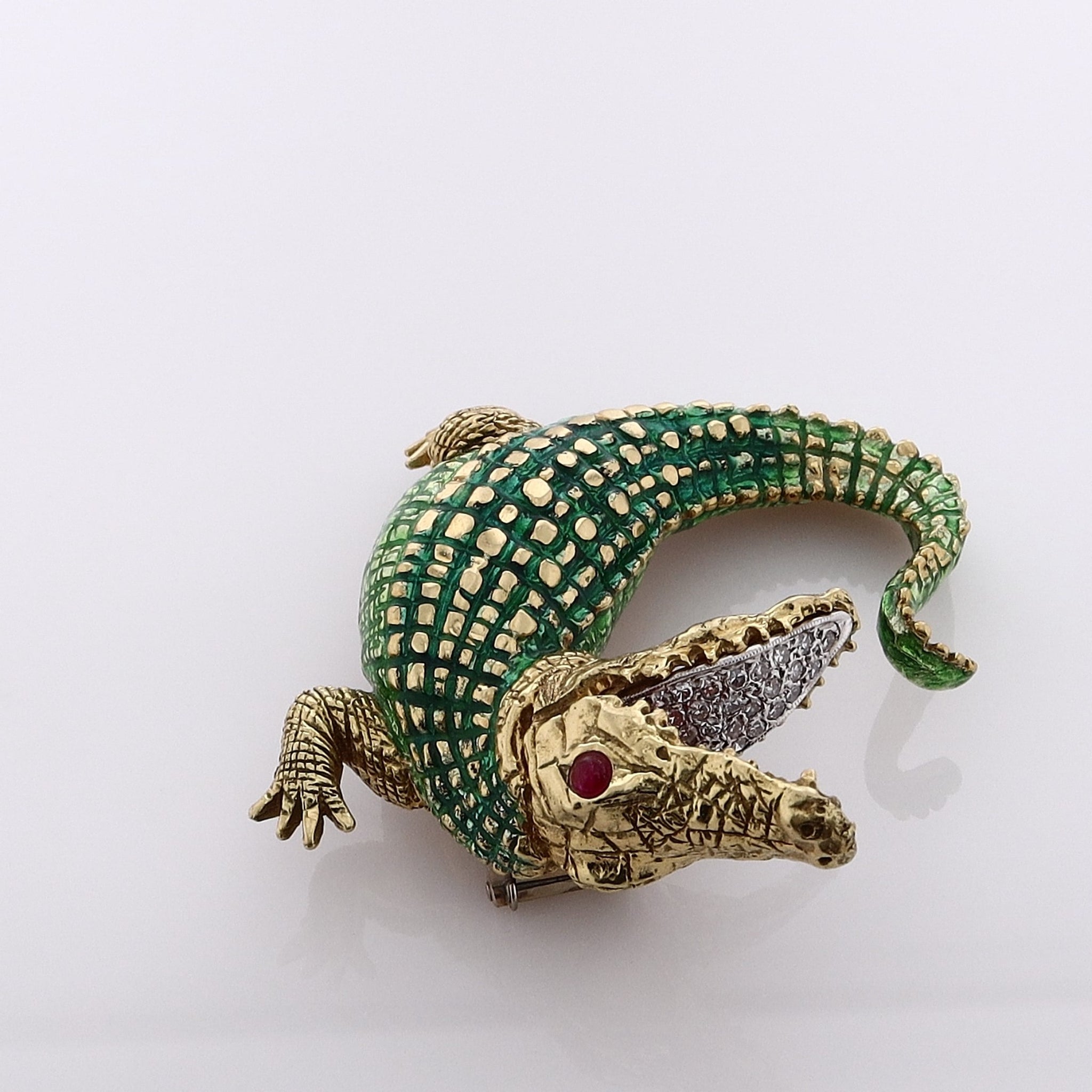Estate Luxury 18 Karat Yellow Gold Decorative Green Enamel Alligator - Shaped Diamond and Ruby Jewelry Brooch