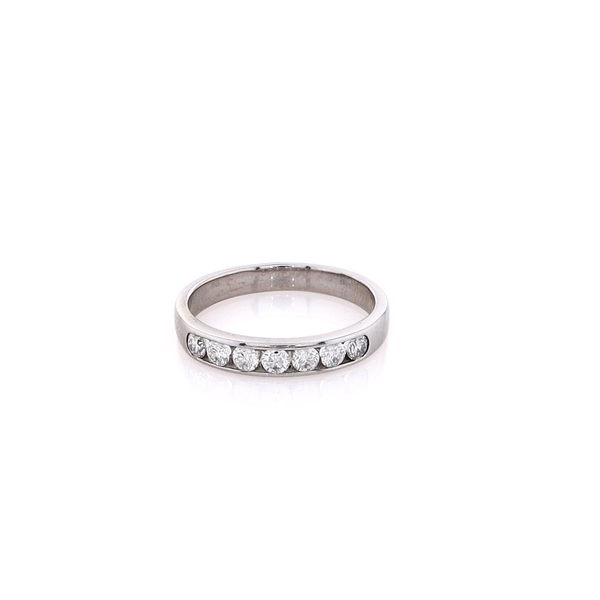 Luxurious Estate 14 Karat White Gold Diamond Ring for Wedding Band Use