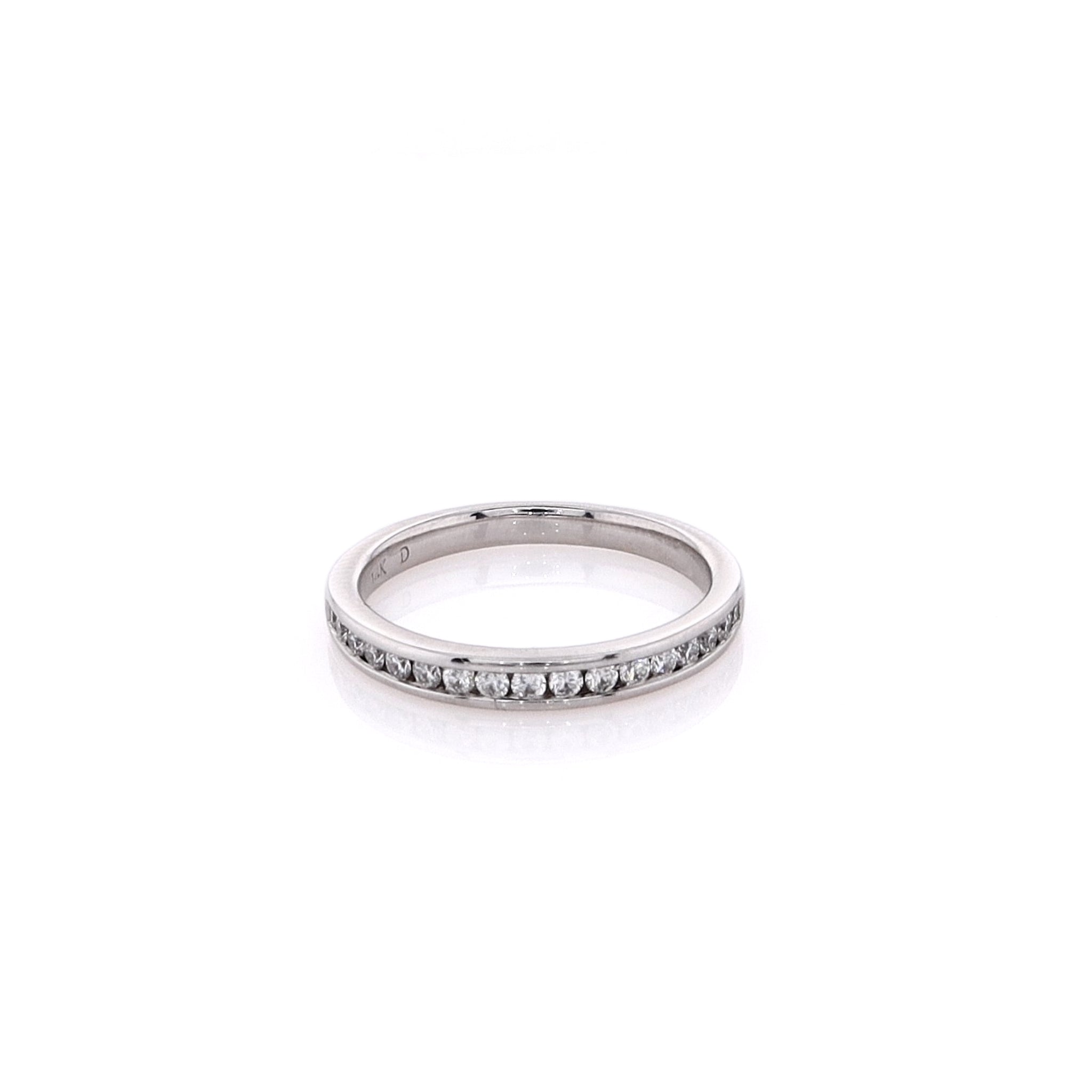 Stunning 14 Karat White Gold Diamond Wedding Band with 17 Round Brilliant Cut Stones