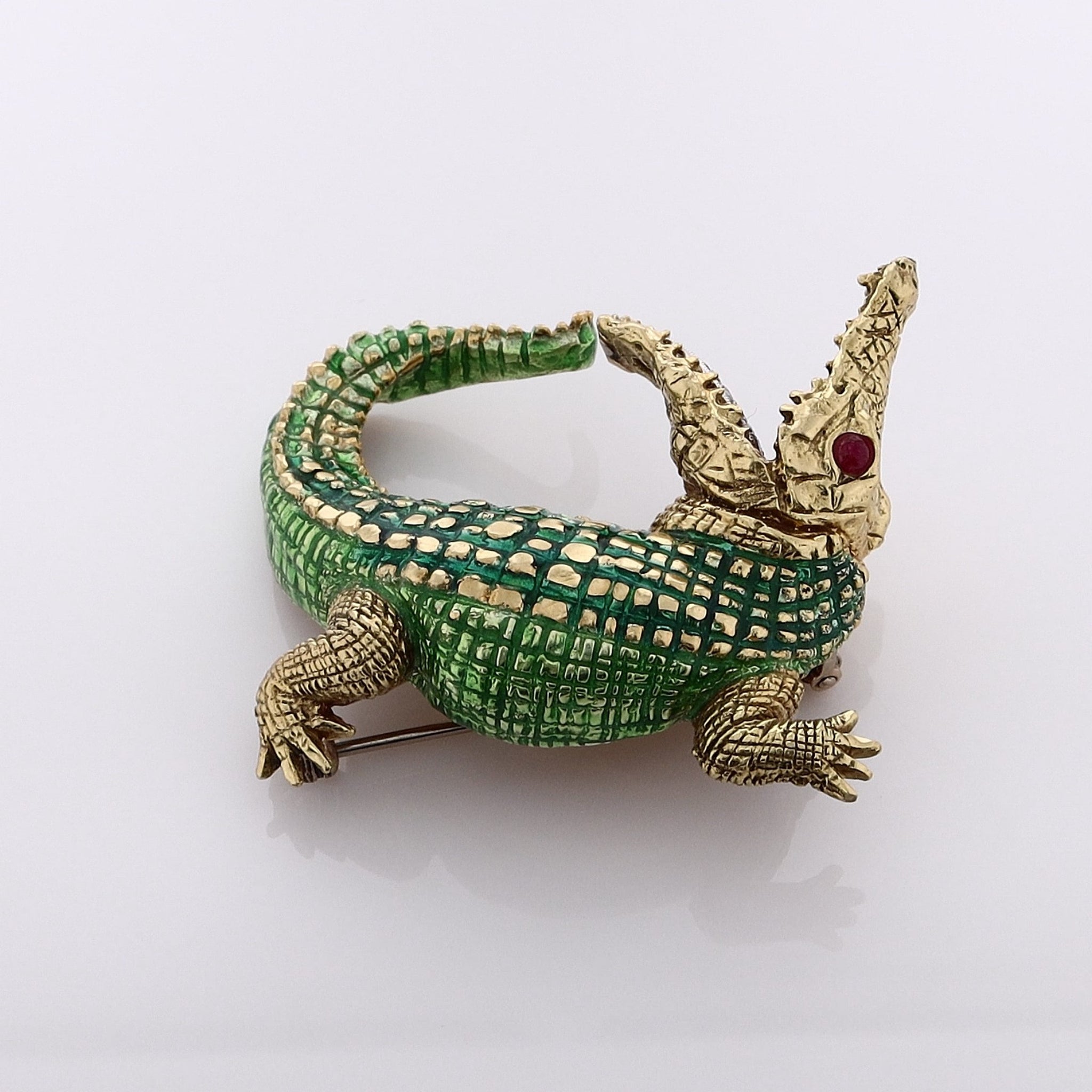 Estate Luxury 18 Karat Yellow Gold Decorative Green Enamel Alligator - Shaped Diamond and Ruby Jewelry Brooch
