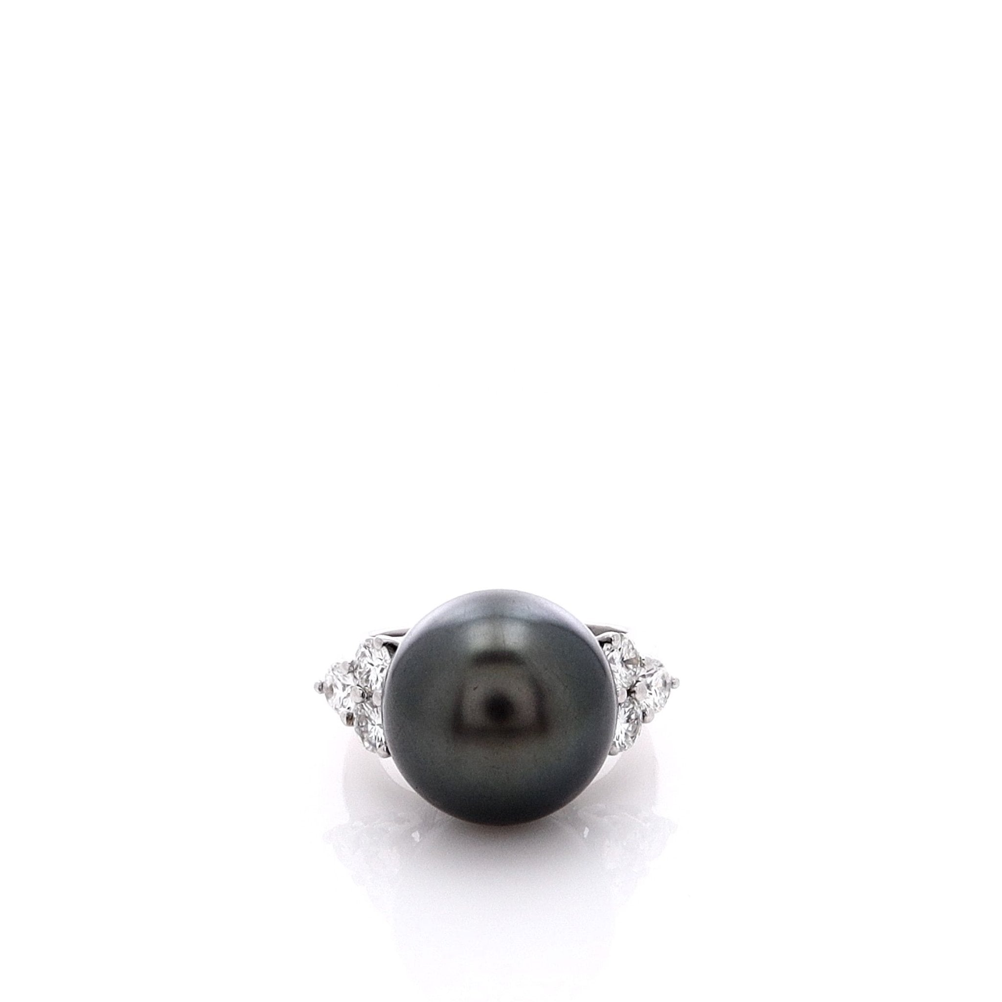 Elegant 18k White Gold and Diamond Ring Featuring 13mm Grey Tahitian Pearl