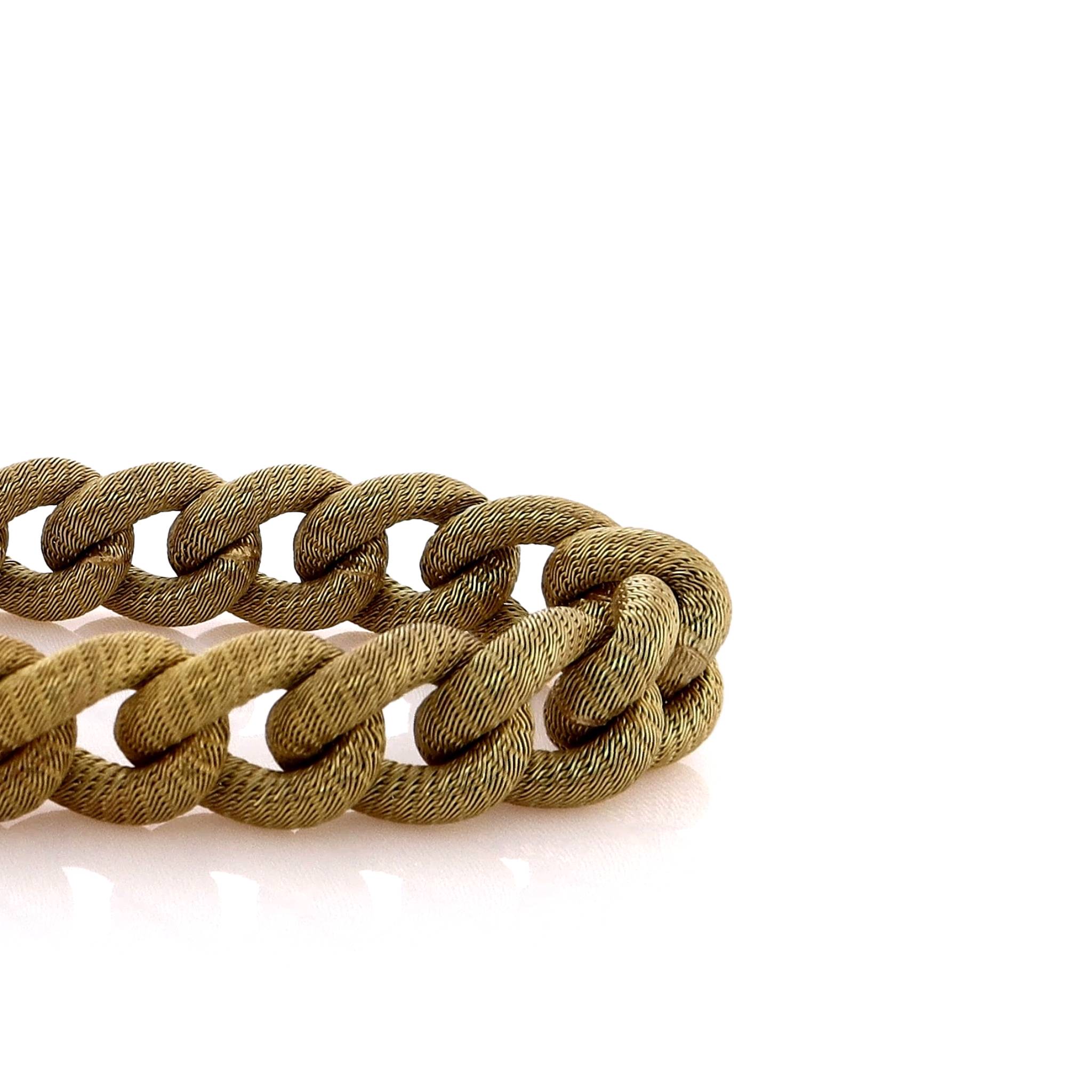 Exquisite Estate 18k Yellow Gold Textured and Brushed Curb Link Style Bracelet for Fashion Enthusiasts