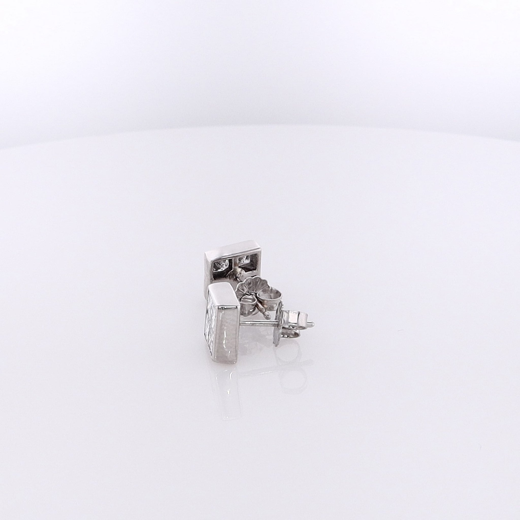 Exquisite Estate 14 Karat White Gold Diamond Stud Earrings for Elegant Wear