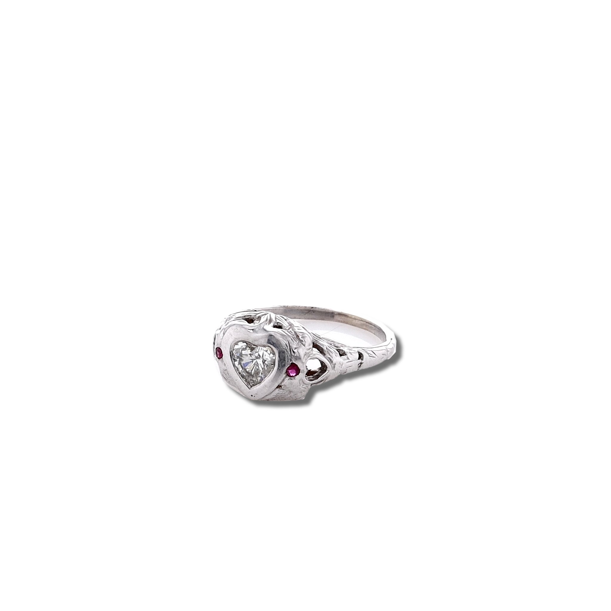 Stunning 18K White Gold Bezel-Set Heart Diamond Filigree Ring Size 6