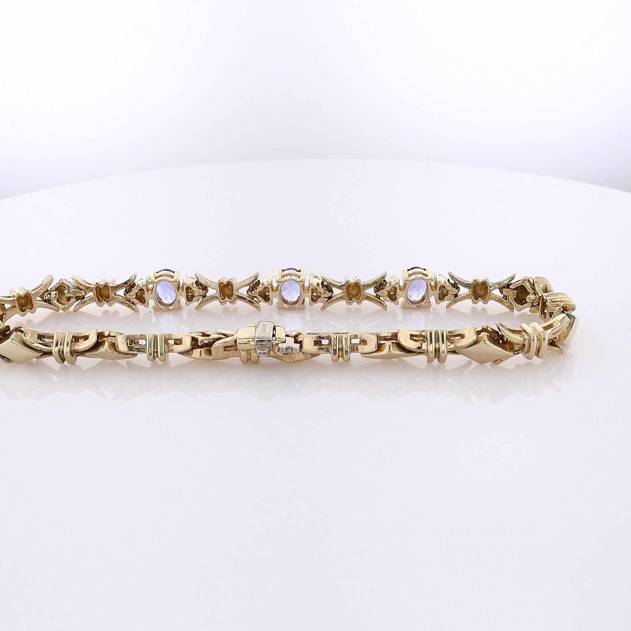 Exquisite Estate 14 Karat Yellow Gold Jewelry Tanzanite and Diamond Bracelet for Elegant Ladies