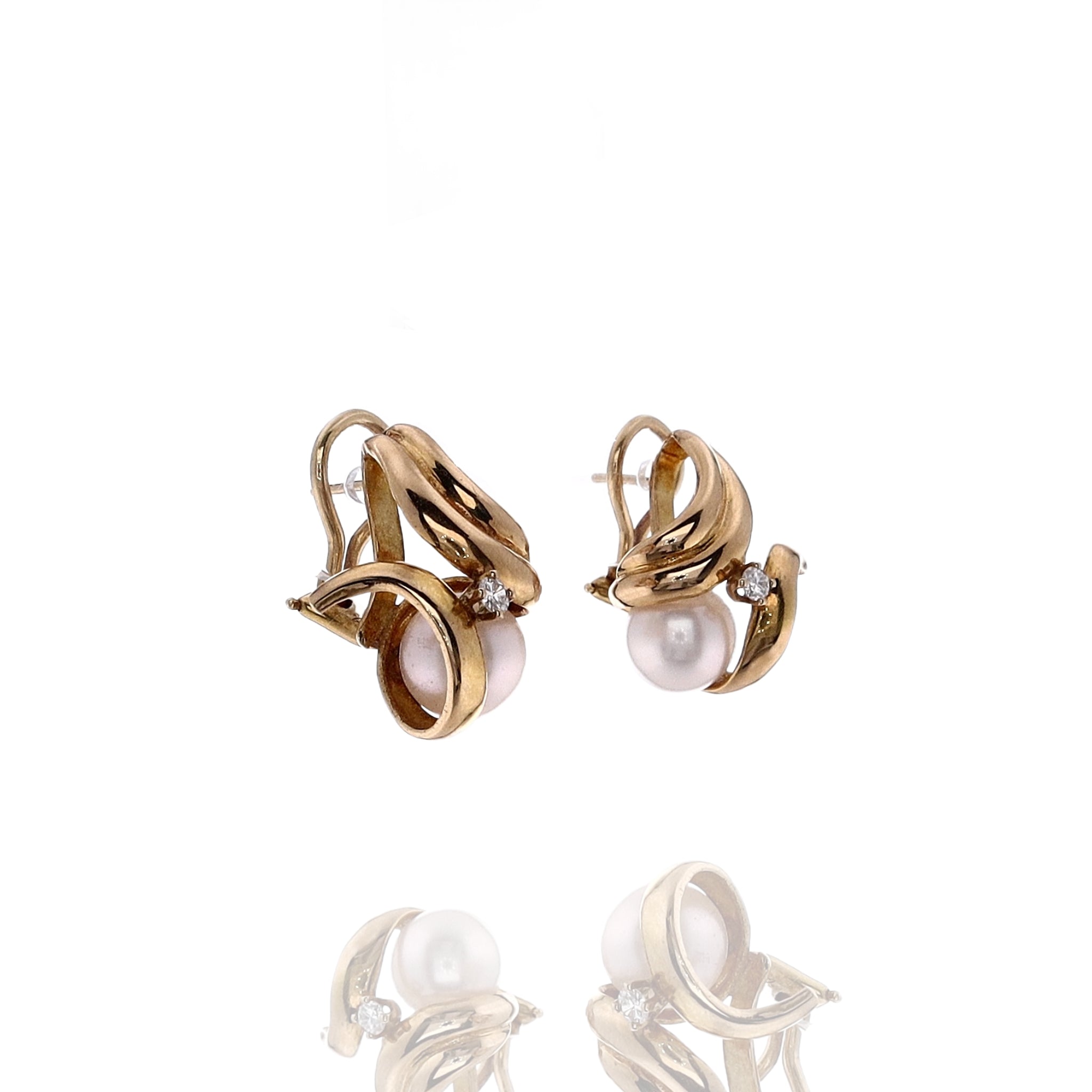 18k Yellow Gold Pierced/Clip-On Earrings with 8.5mm Cultured Pearls and 0.10ct Diamonds