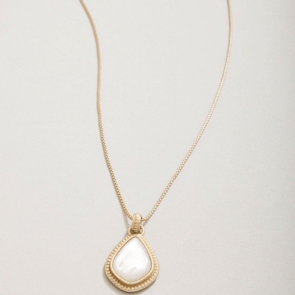 Exquisite Mother-of-Pearl Spartina 18 Enclave Petite Necklace