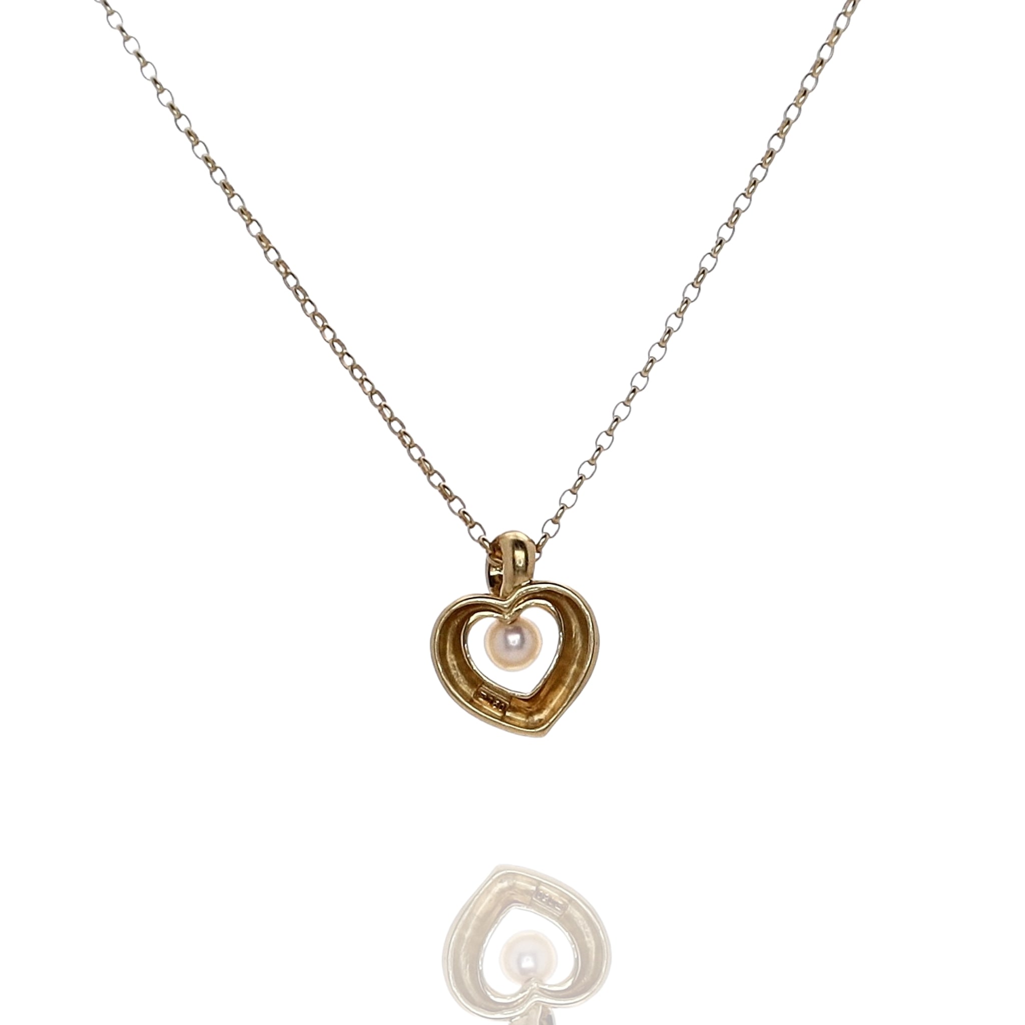 Exquisite Estate Mikimoto 18k Yellow Gold Akoya Pearl Heart Pendant Necklace for Elegant Women