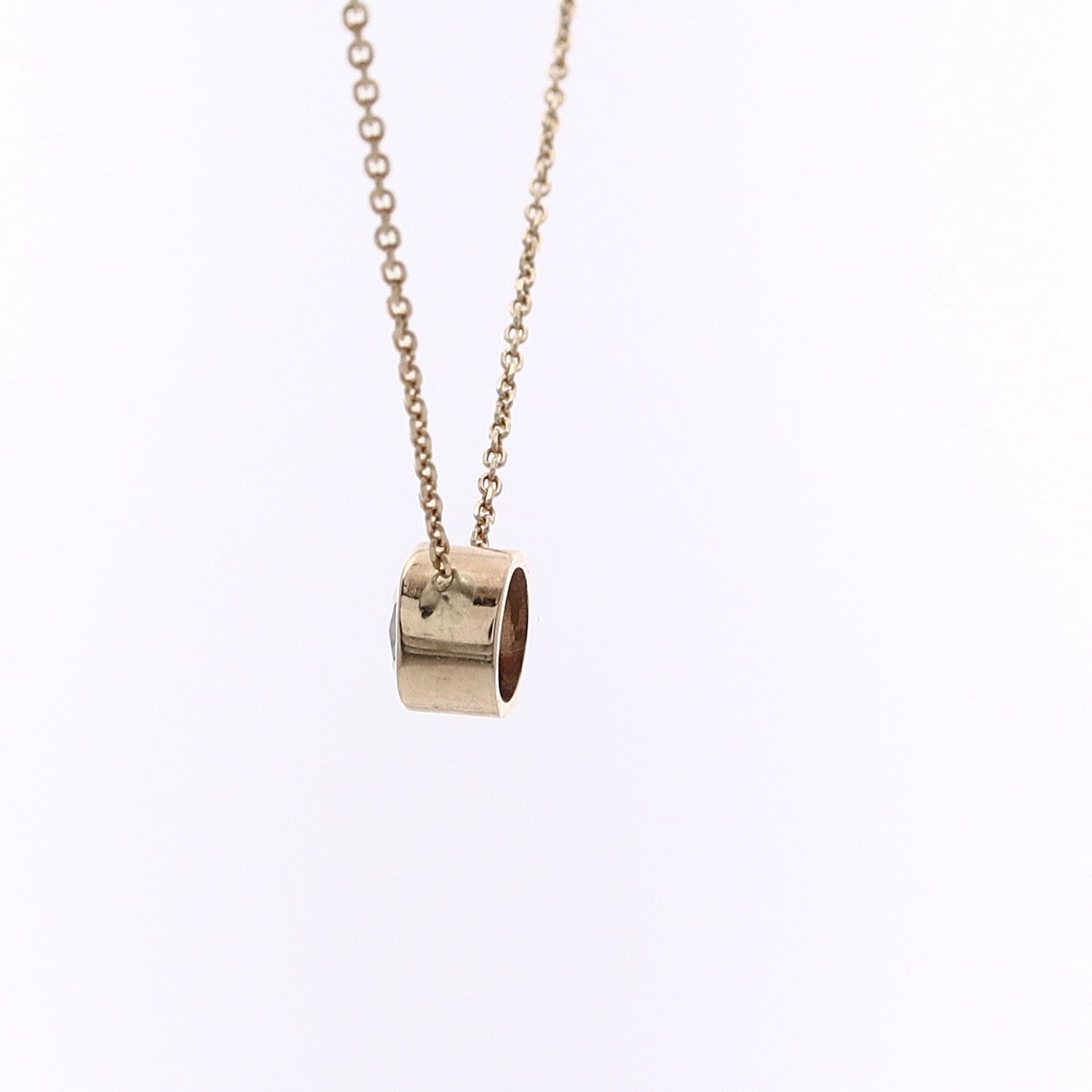 Exquisite Estate 14 Karat Yellow Gold Diamond Solitaire Pendant with Cable Chain Necklace for Jewelry Lovers