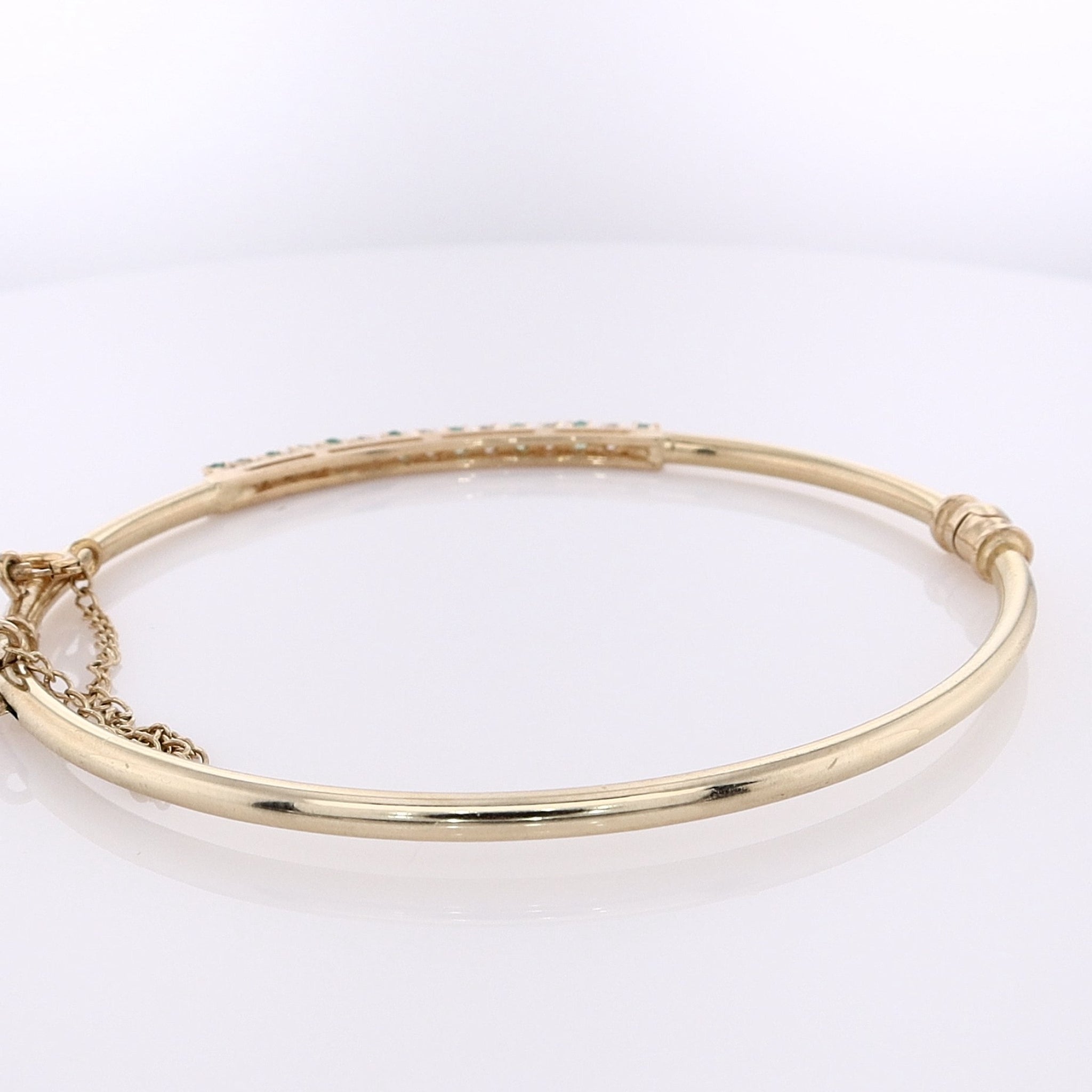 14K Yellow Gold Hinged Bangle with Alternating 0.21ct Diamonds and 0.24ct Emeralds