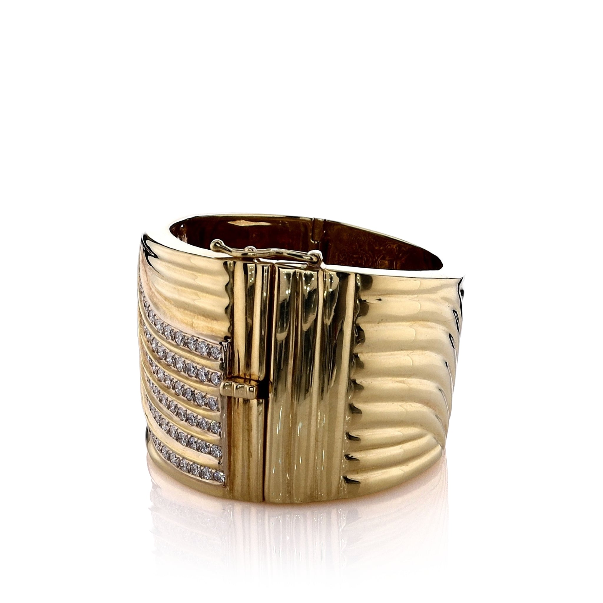 18k Yellow Gold Wide V Design Ribbed Diamond Hinged Bangle Bracelet