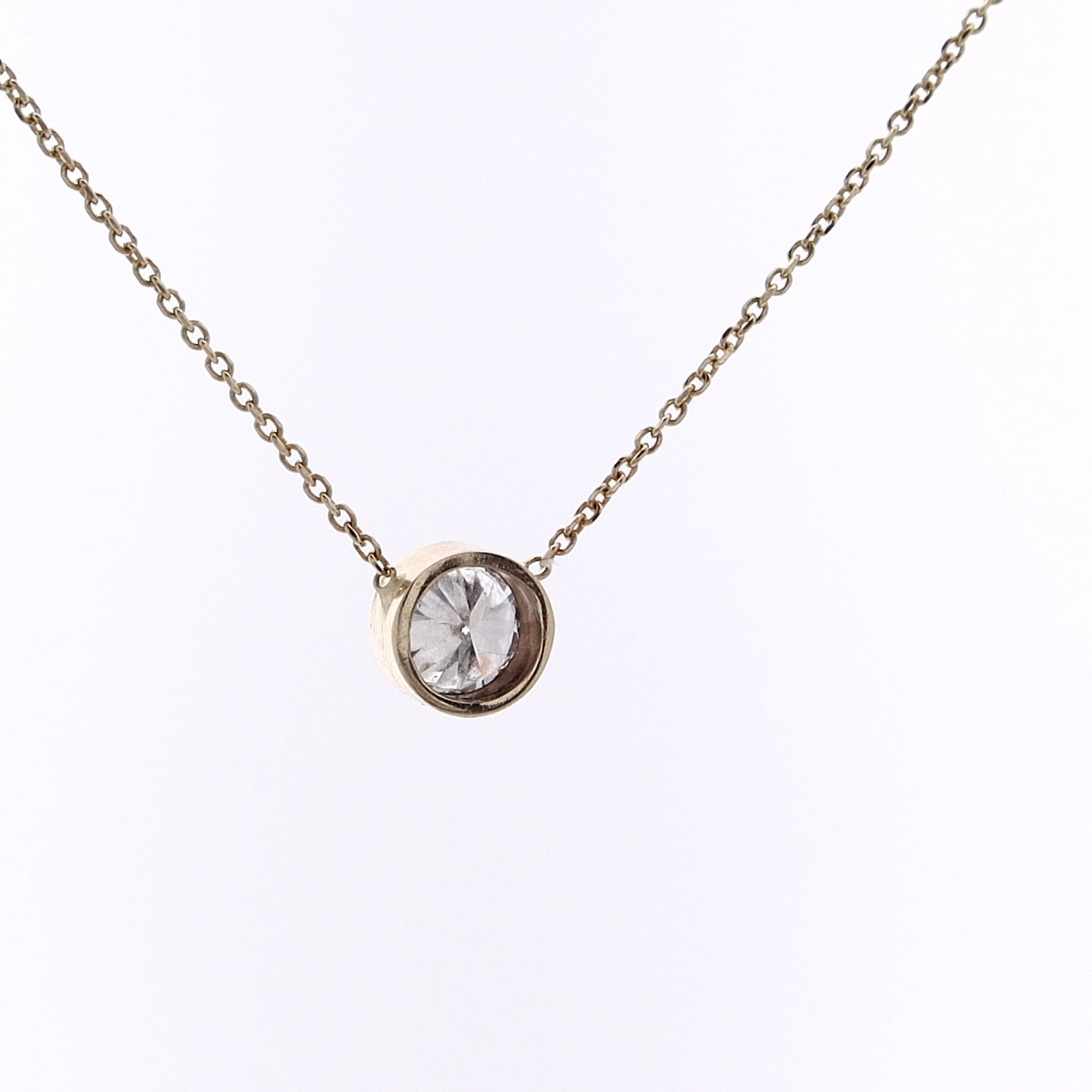 Exquisite Estate 14 Karat Yellow Gold Diamond Solitaire Pendant with Cable Chain Necklace for Jewelry Lovers