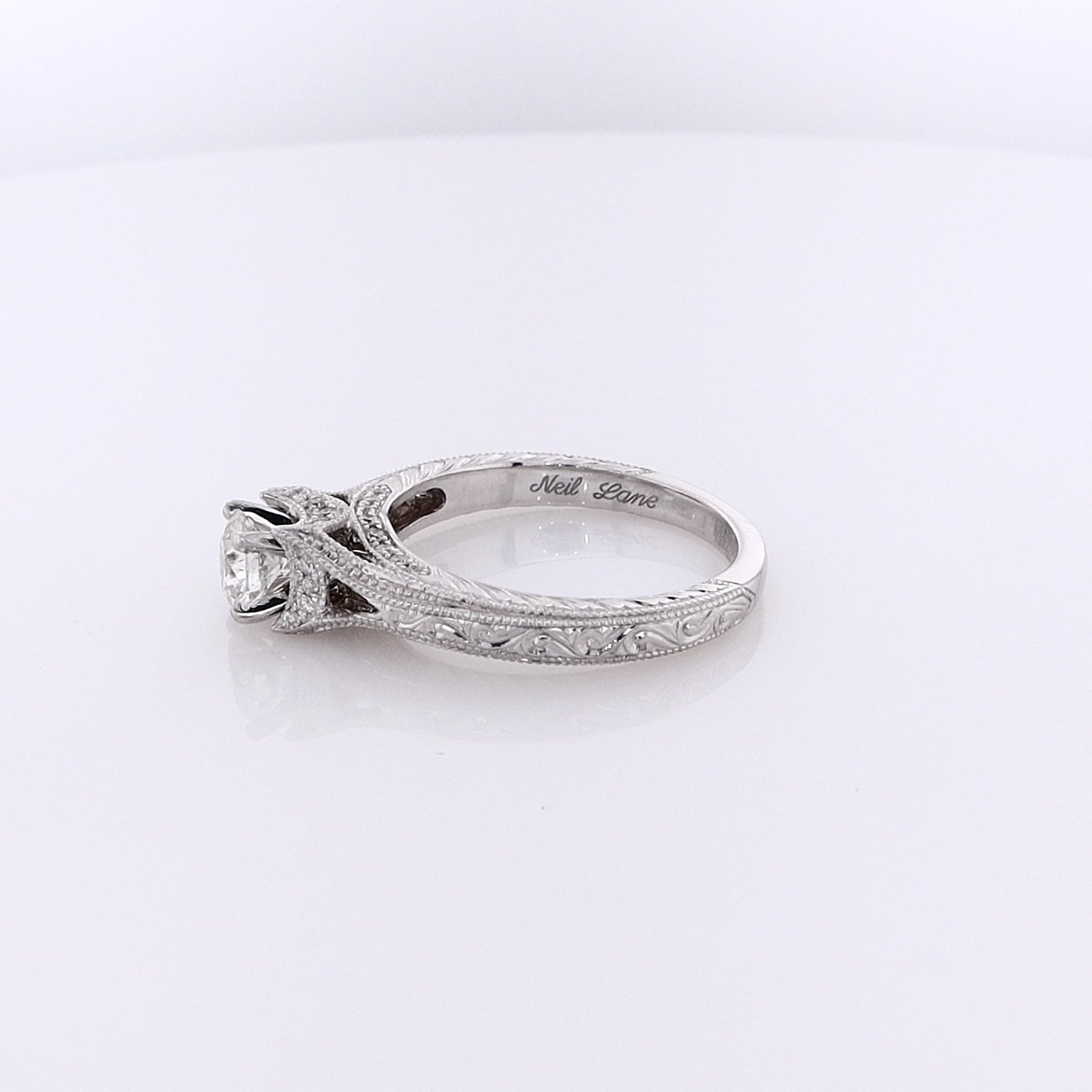 Luxurious Estate 18 Karat White Gold Engagement Diamond Ring for Women