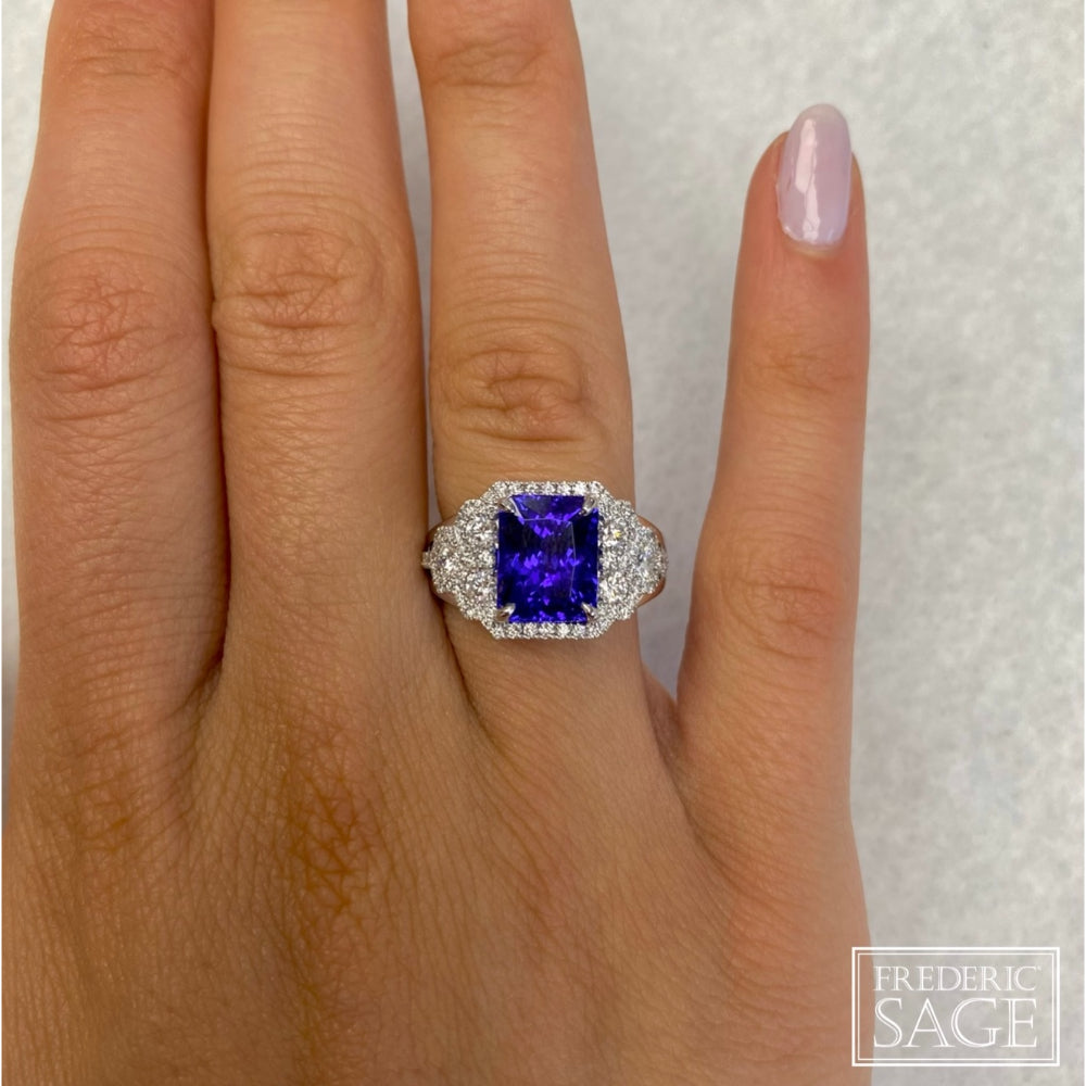 Exquisite 18k White Gold Ring Embellished with Tanzanite and Diamonds
