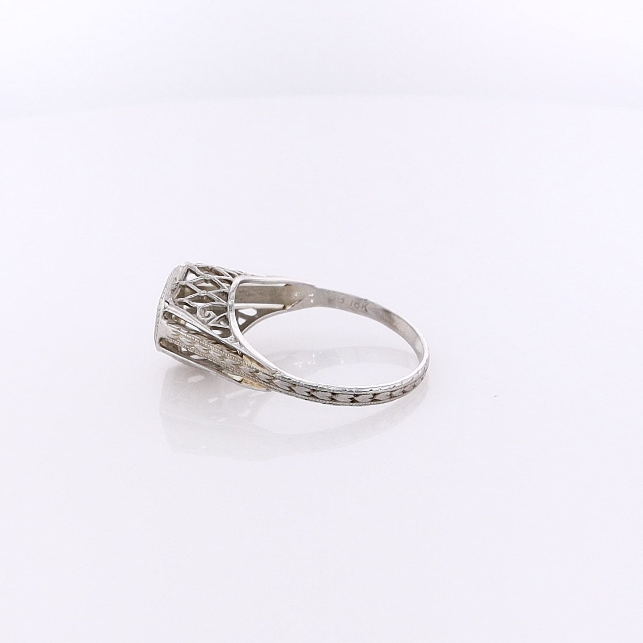 Exquisite 18 Karat White Gold Filigree and Diamond Engagement Ring for Women